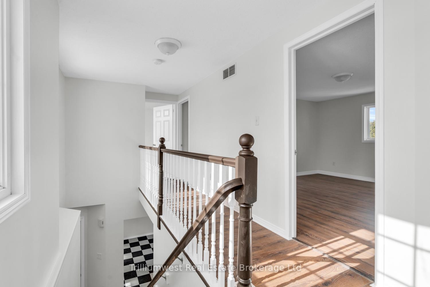 Photo 17 of 23 Moffatt Lane, Guelph, Clairfields/Hanlon Business Park — HOMEH