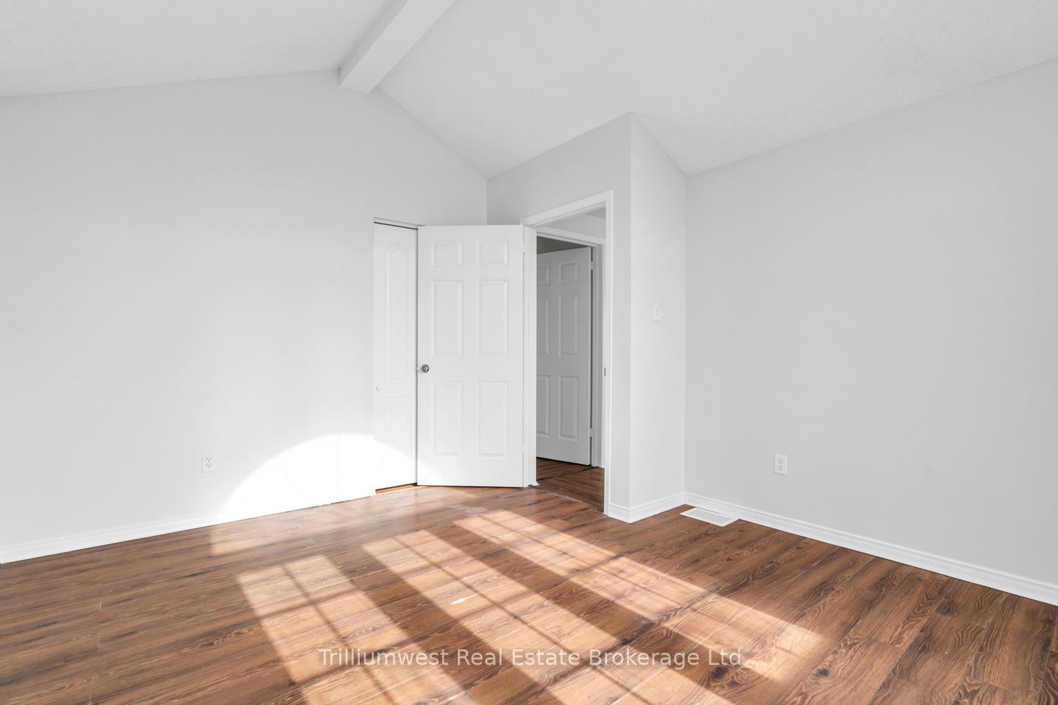 Photo 19 of 23 Moffatt Lane, Guelph, Clairfields/Hanlon Business Park — HOMEH