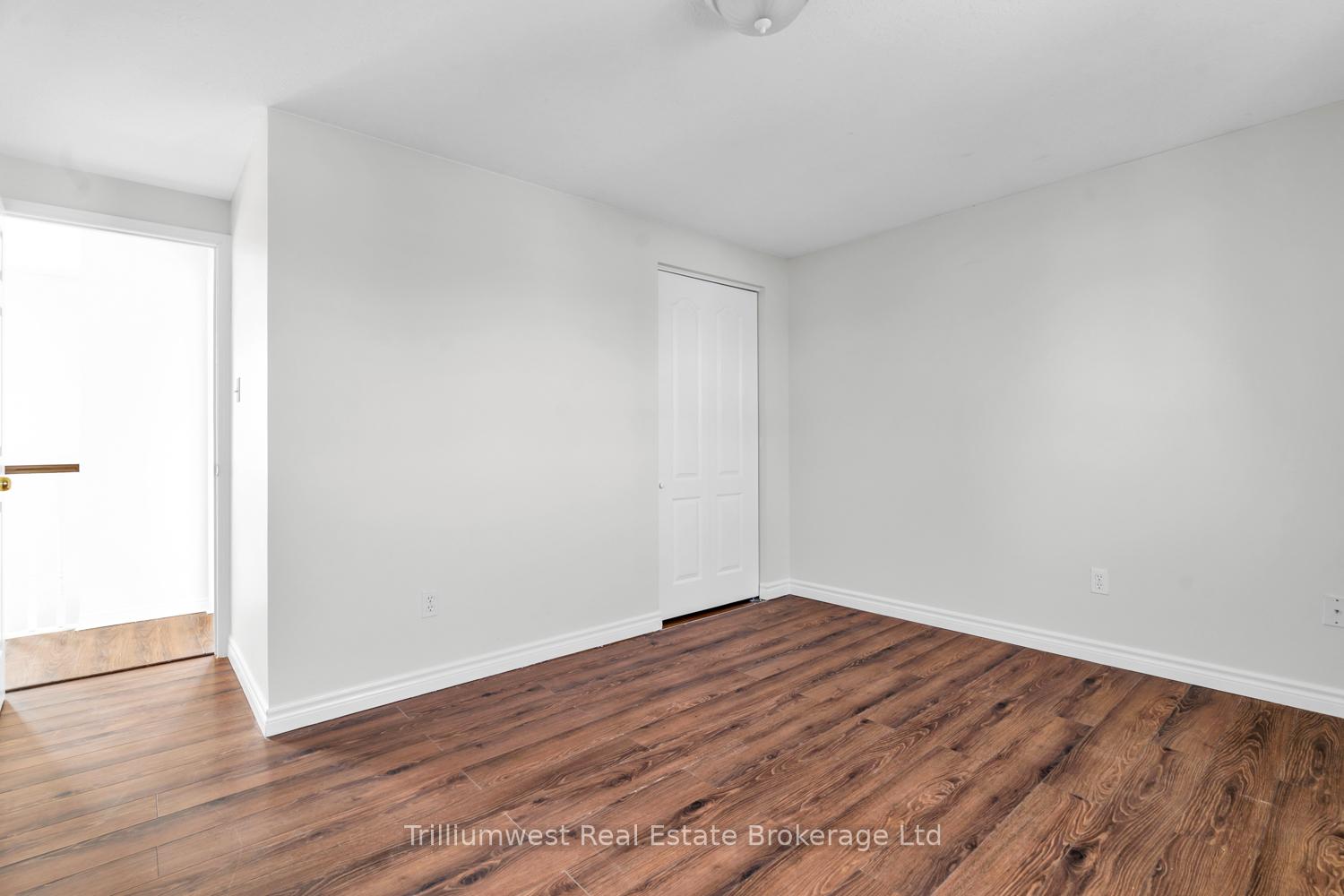 Photo 21 of 23 Moffatt Lane, Guelph, Clairfields/Hanlon Business Park — HOMEH
