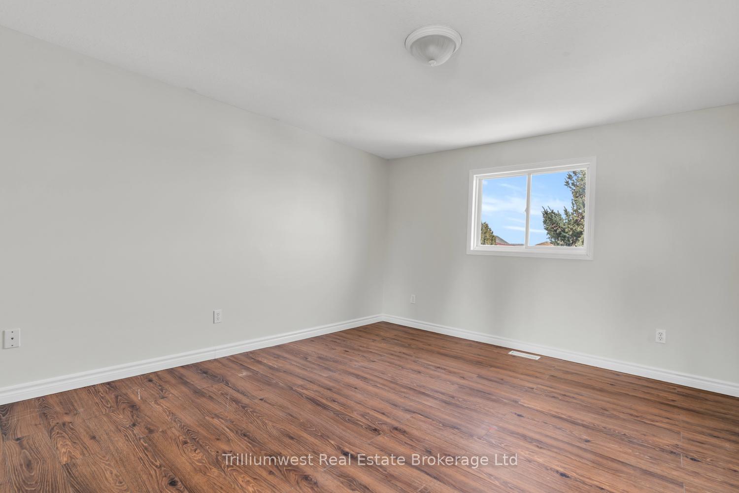 Photo 23 of 23 Moffatt Lane, Guelph, Clairfields/Hanlon Business Park — HOMEH