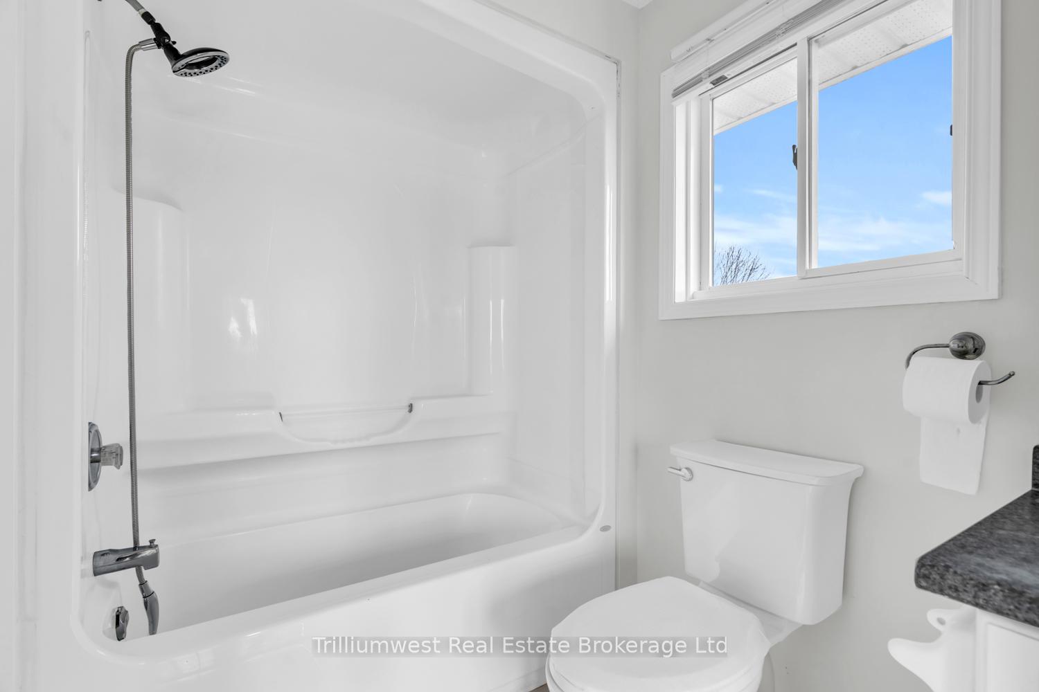 Photo 25 of 23 Moffatt Lane, Guelph, Clairfields/Hanlon Business Park — HOMEH