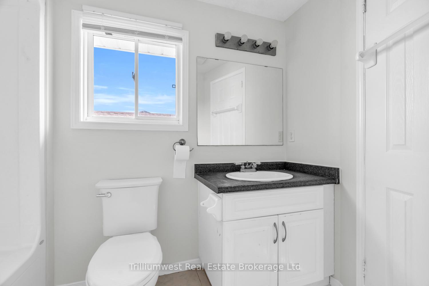 Photo 26 of 23 Moffatt Lane, Guelph, Clairfields/Hanlon Business Park — HOMEH