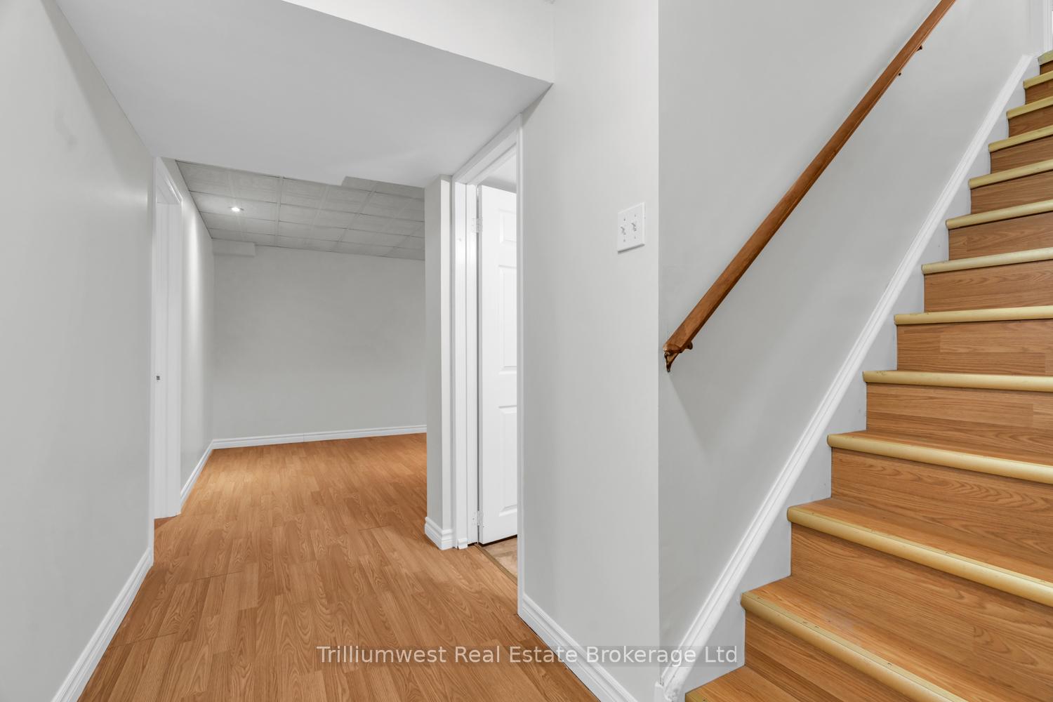 Photo 27 of 23 Moffatt Lane, Guelph, Clairfields/Hanlon Business Park — HOMEH