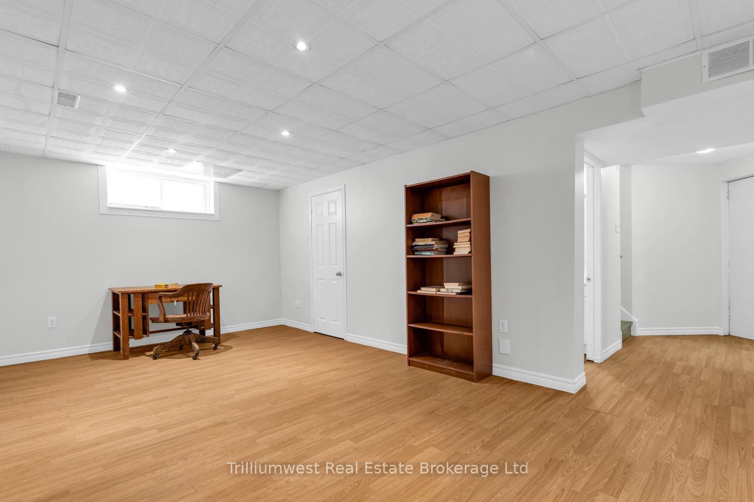 Photo 29 of 23 Moffatt Lane, Guelph, Clairfields/Hanlon Business Park — HOMEH