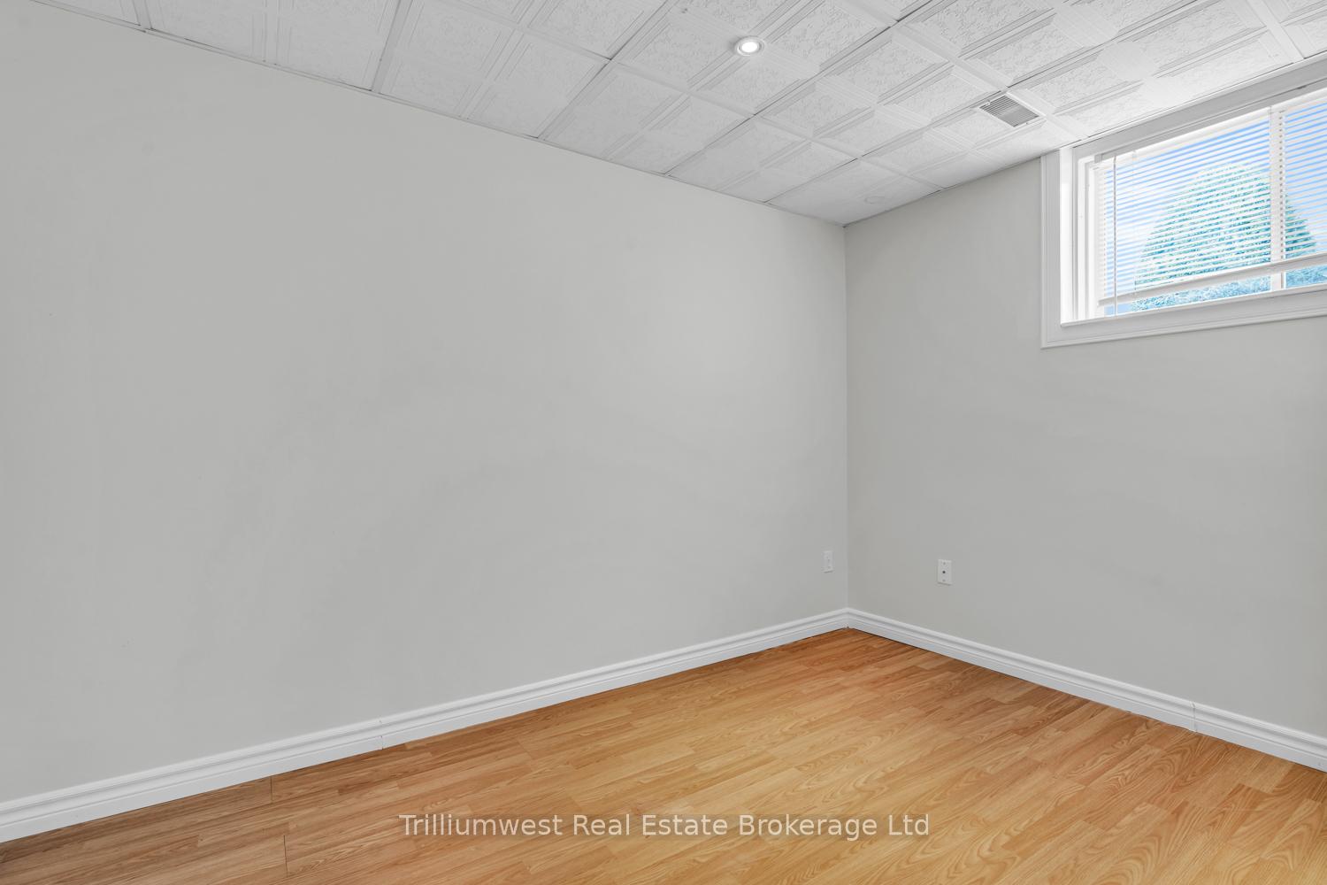 Photo 30 of 23 Moffatt Lane, Guelph, Clairfields/Hanlon Business Park — HOMEH