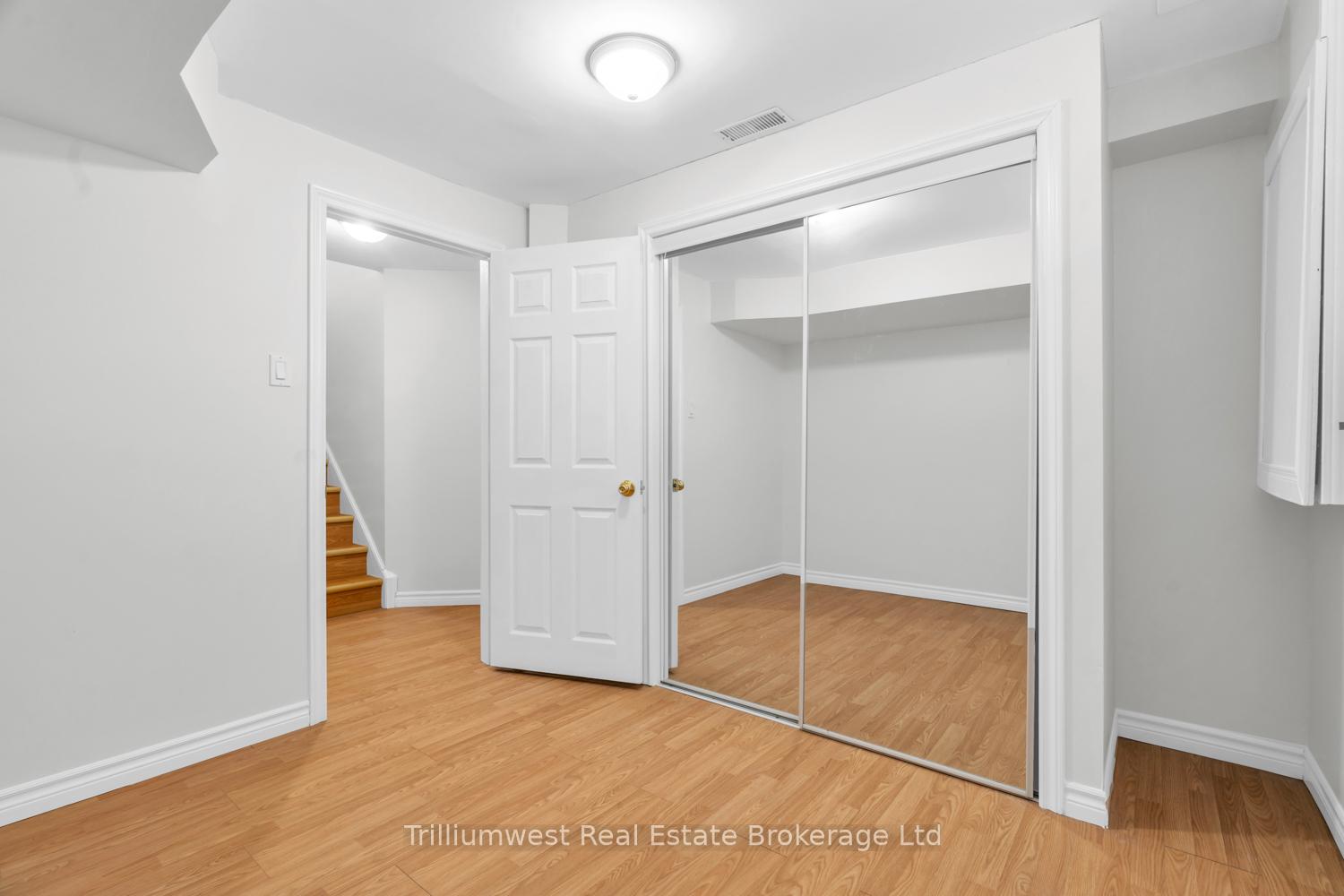 Photo 34 of 23 Moffatt Lane, Guelph, Clairfields/Hanlon Business Park — HOMEH