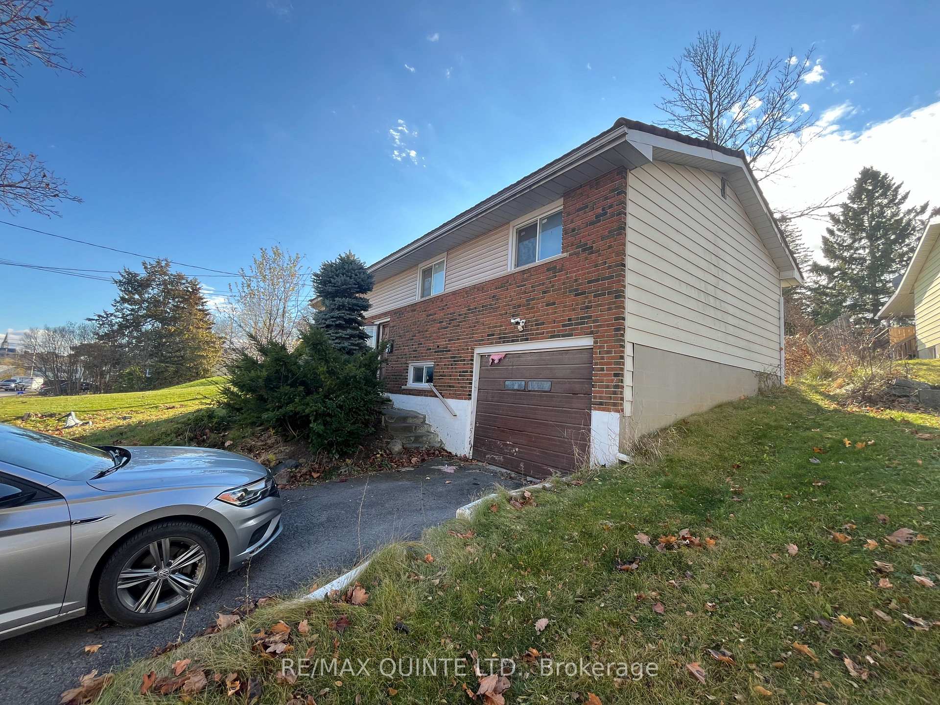 Photo 2 of 86 Wallbridge Crescent, Belleville, Belleville Ward — HOMEH