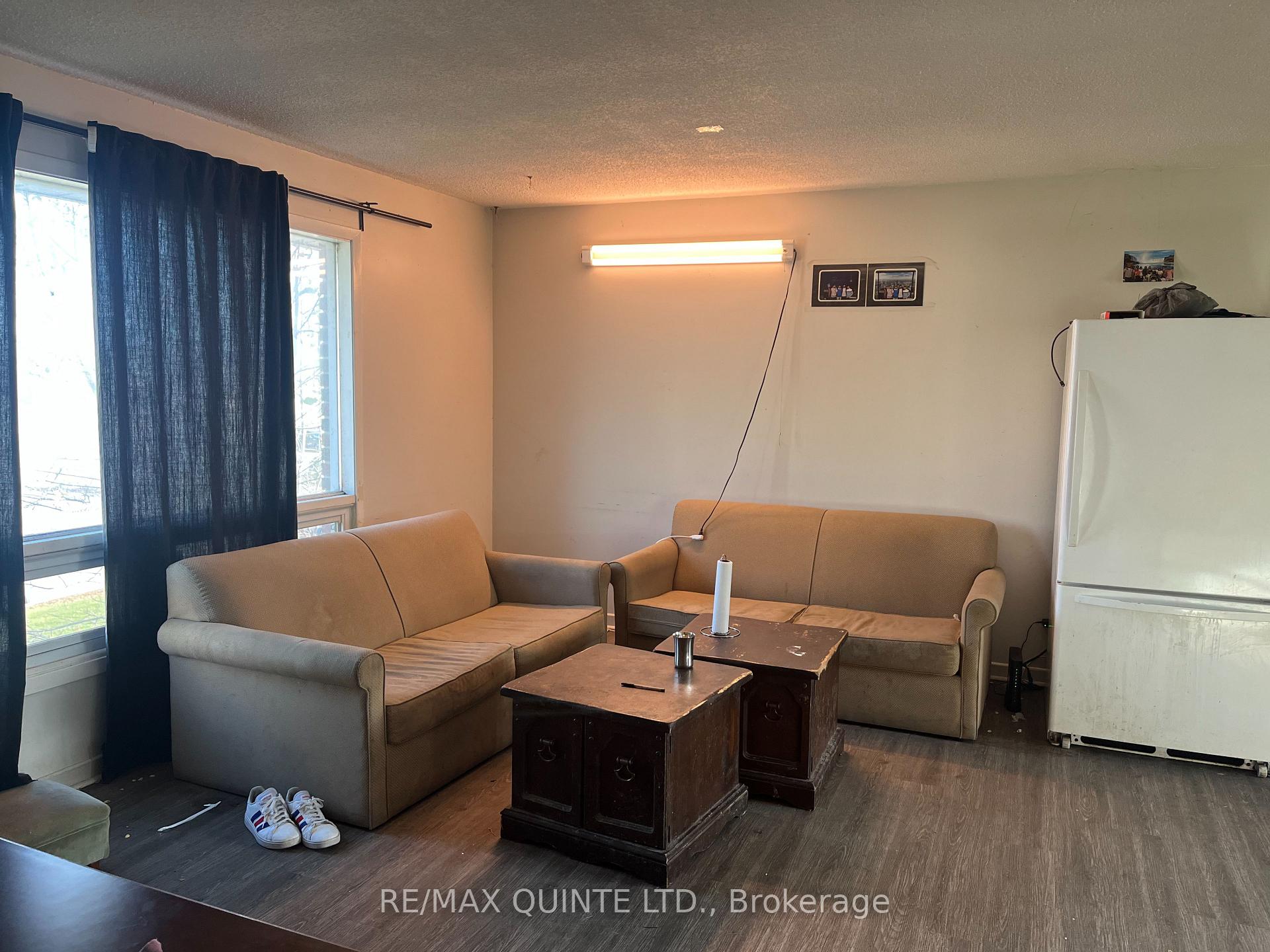 Photo 3 of 86 Wallbridge Crescent, Belleville, Belleville Ward — HOMEH