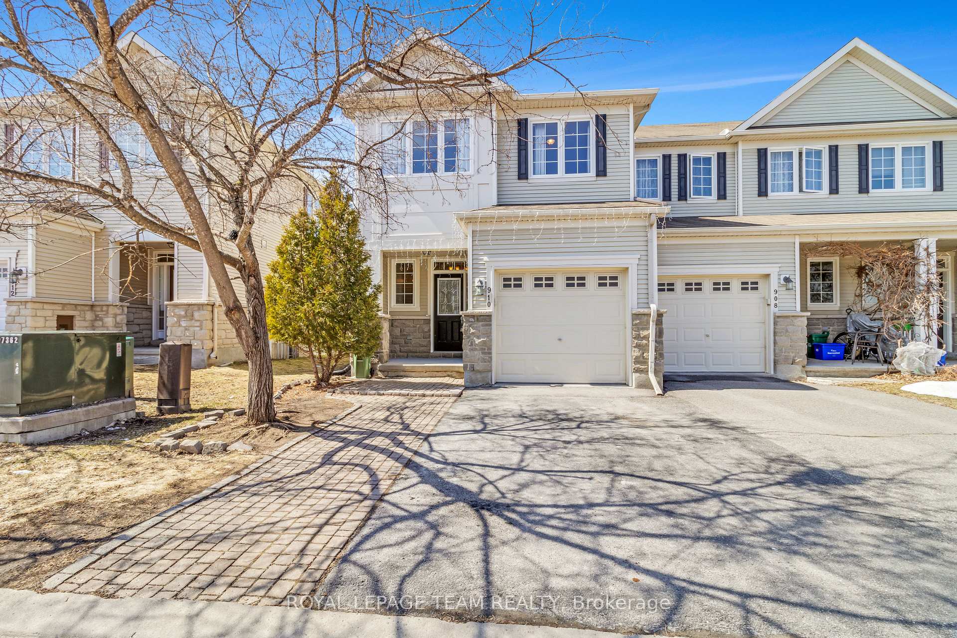 Front of 910 Caldermill private