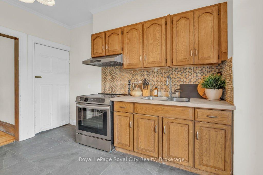 Photo 19 of 159 York Road, Guelph, St. Patrick's Ward — HOMEH