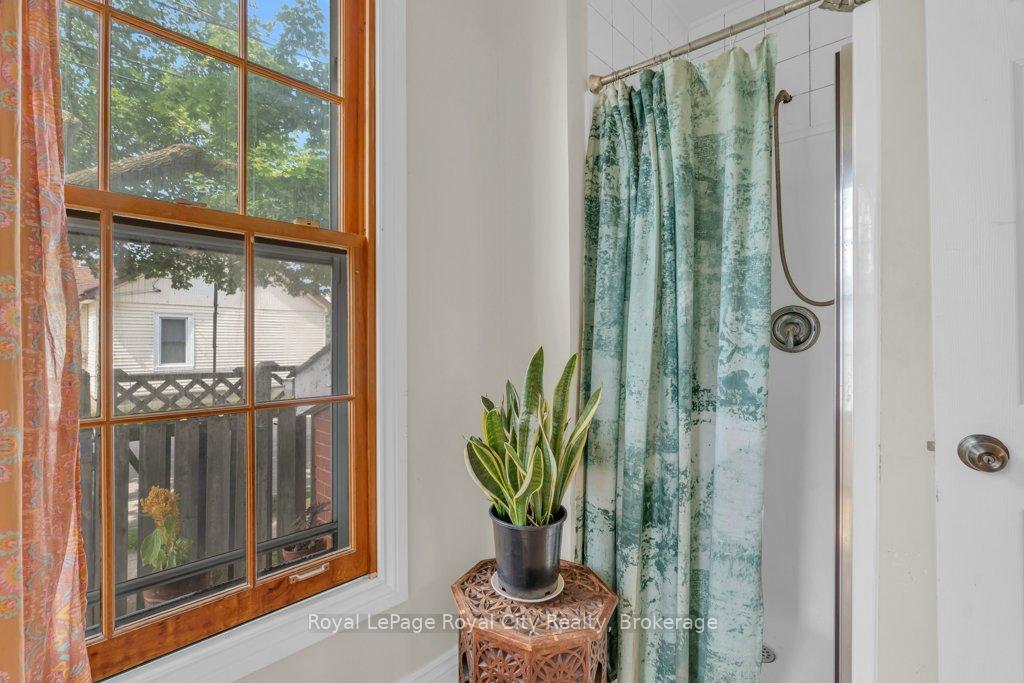 Photo 23 of 159 York Road, Guelph, St. Patrick's Ward — HOMEH