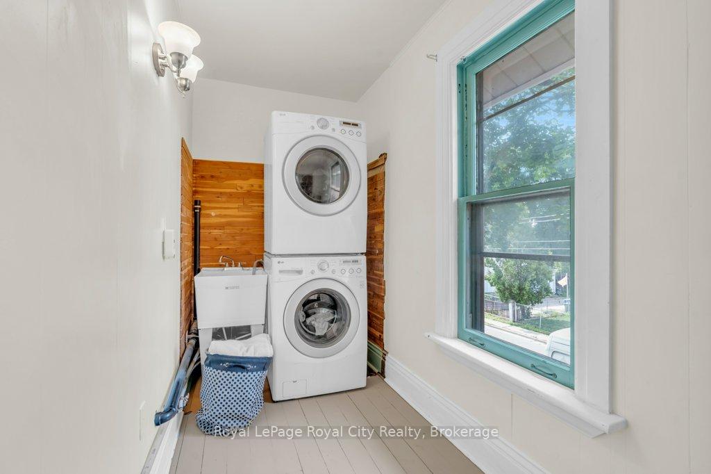 Photo 31 of 159 York Road, Guelph, St. Patrick's Ward — HOMEH