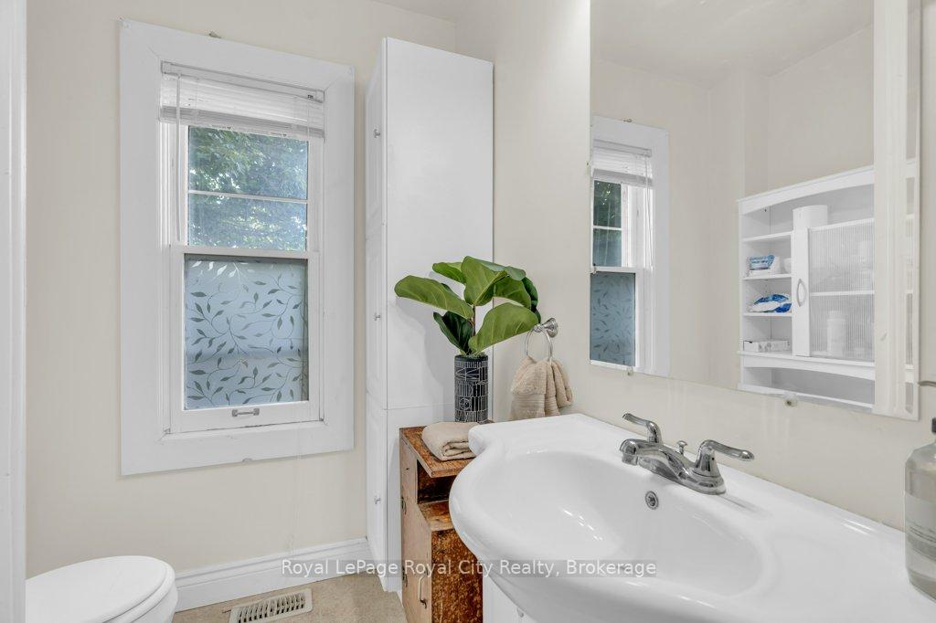 Photo 32 of 159 York Road, Guelph, St. Patrick's Ward — HOMEH