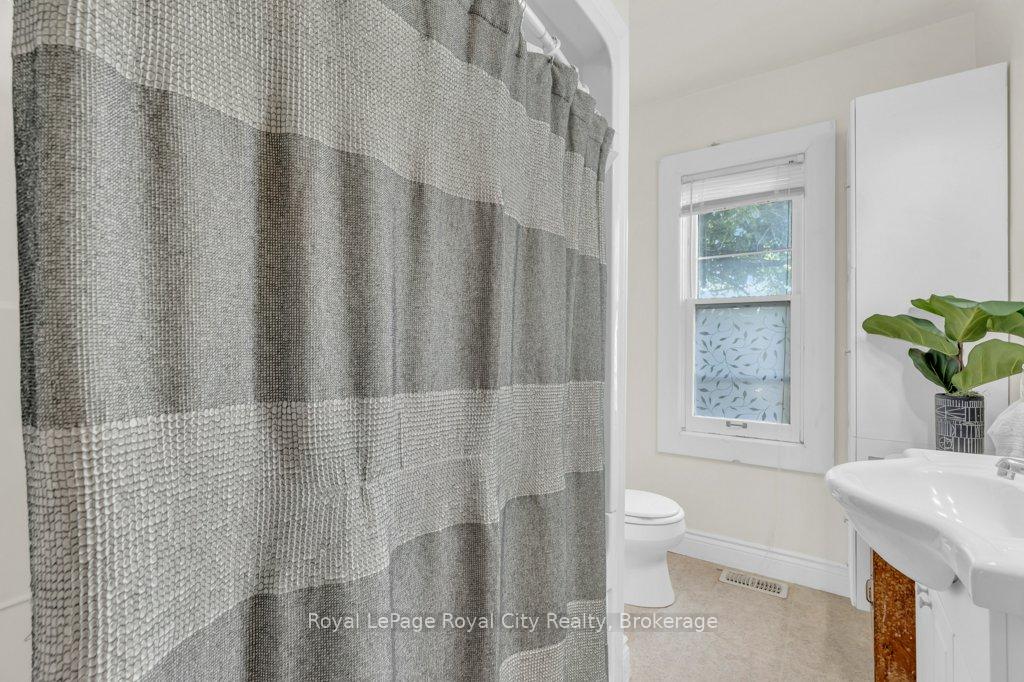 Photo 33 of 159 York Road, Guelph, St. Patrick's Ward — HOMEH