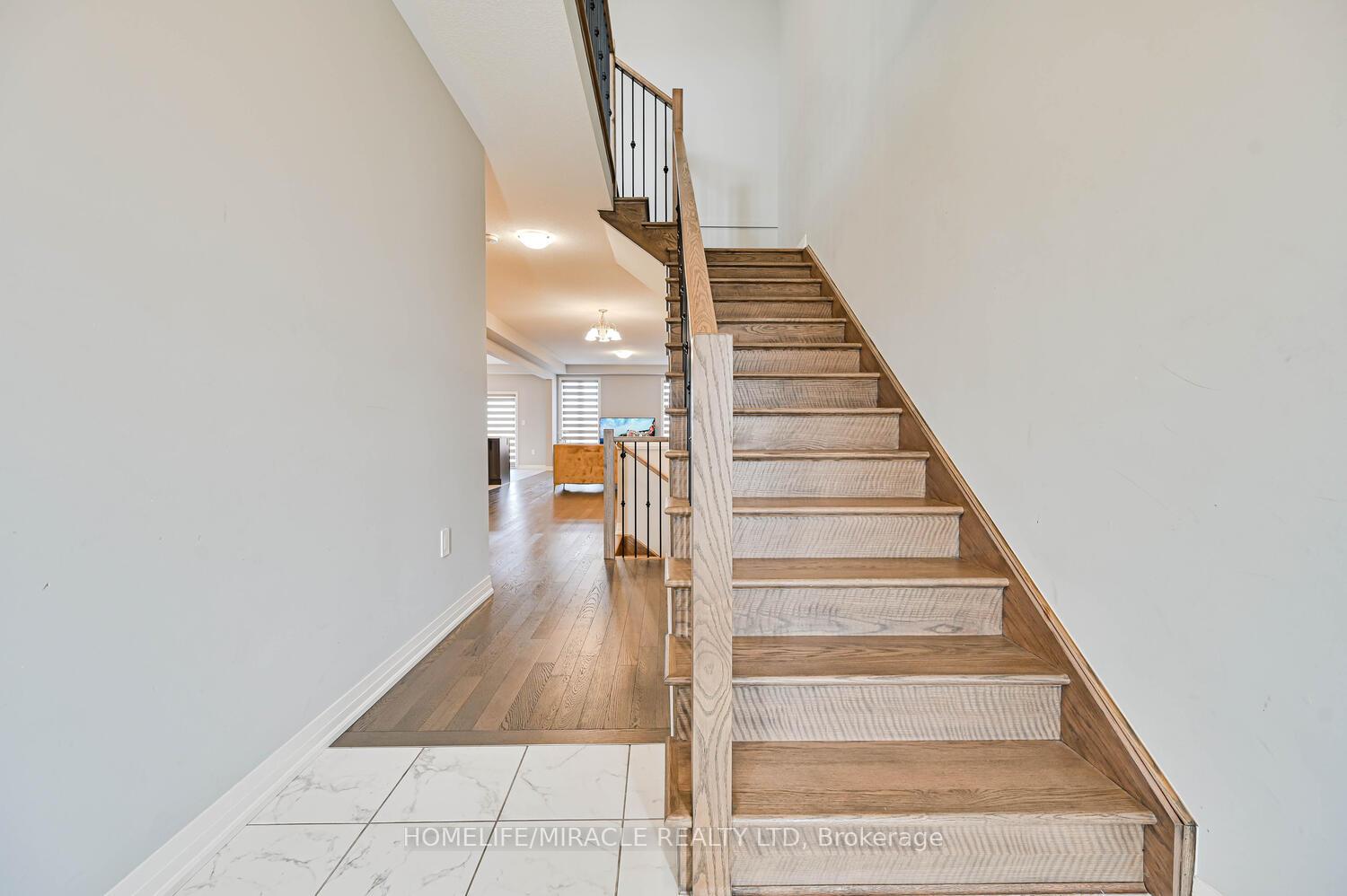 Photo 3 of 148 Cittadella Boulevard, Hamilton, Rural Glanbrook — HOMEH