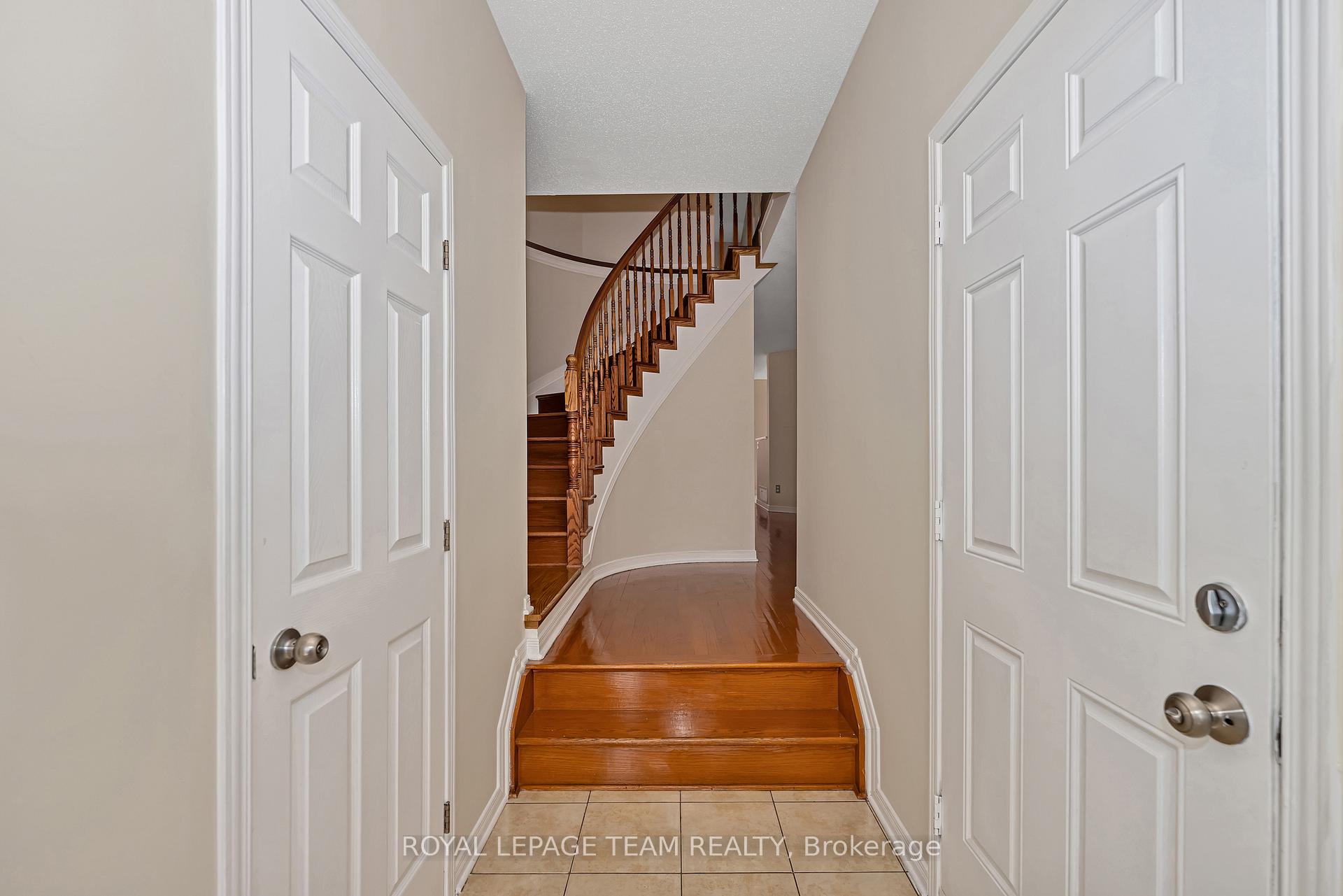 Photo 3 of 314 Copperfield Crescent, Ottawa, Barrhaven - Cedargrove/Fraserdale — HOMEH