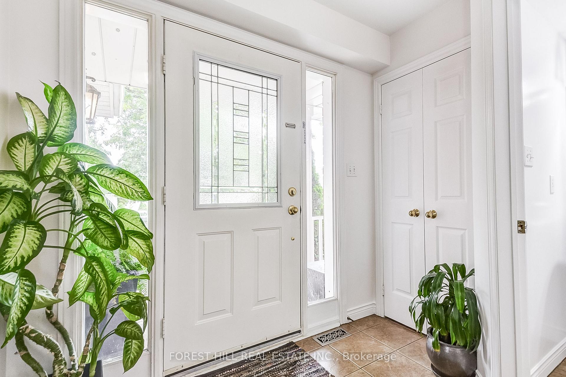 Photo 3 of 61 Hearthstone Crescent, Clarington, Courtice — HOMEH