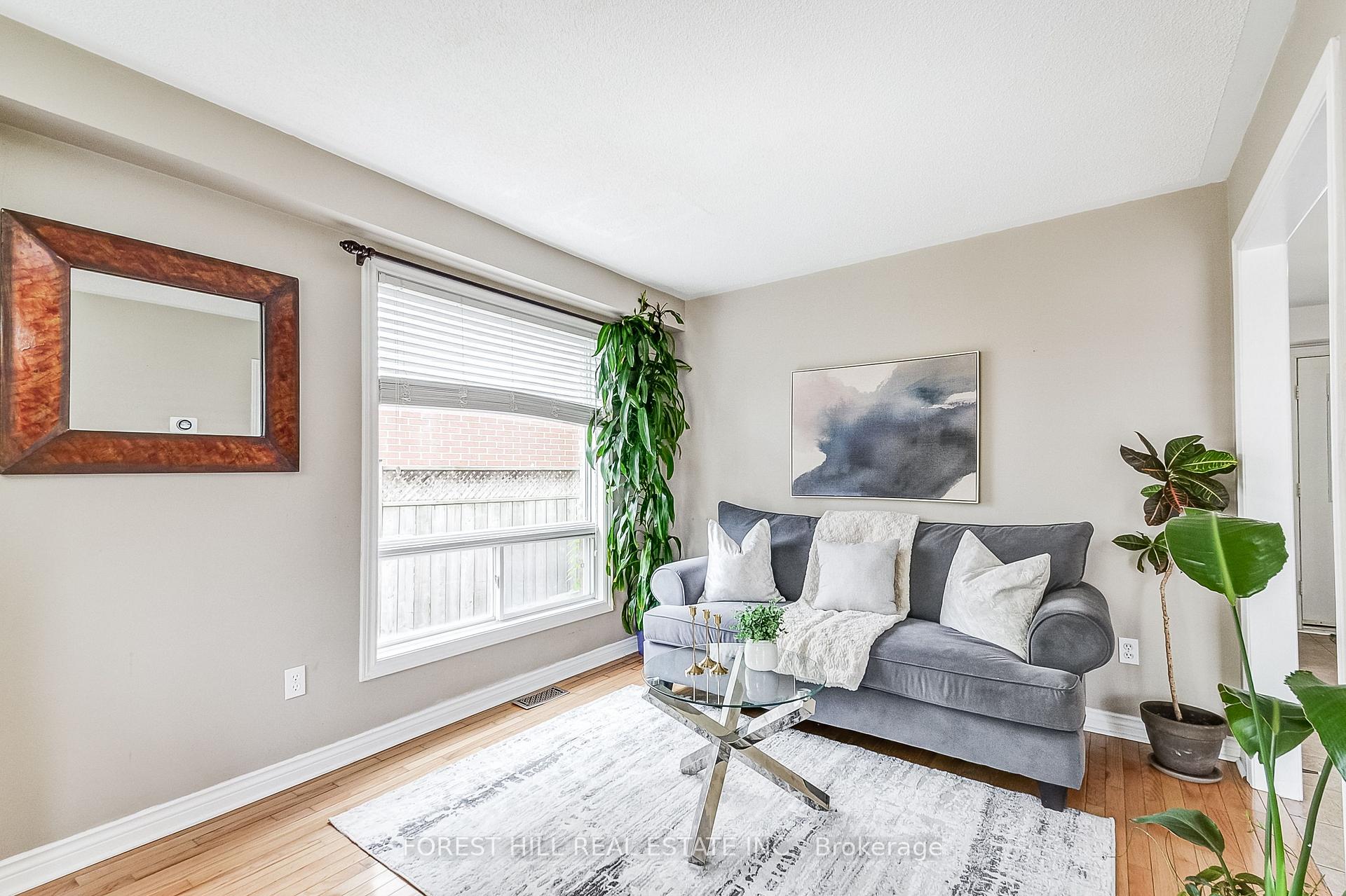 Photo 7 of 61 Hearthstone Crescent, Clarington, Courtice — HOMEH