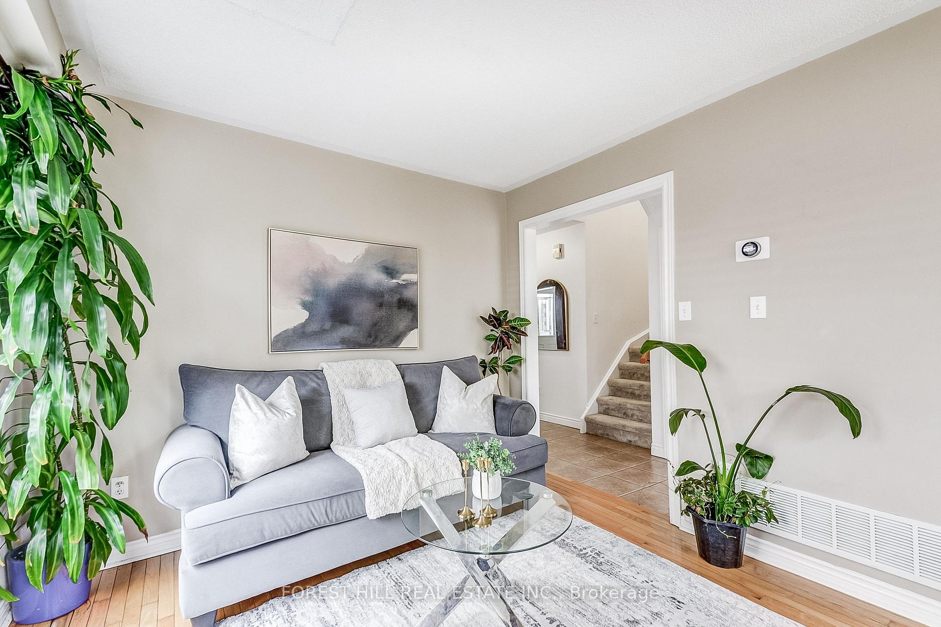 Photo 8 of 61 Hearthstone Crescent, Clarington, Courtice — HOMEH
