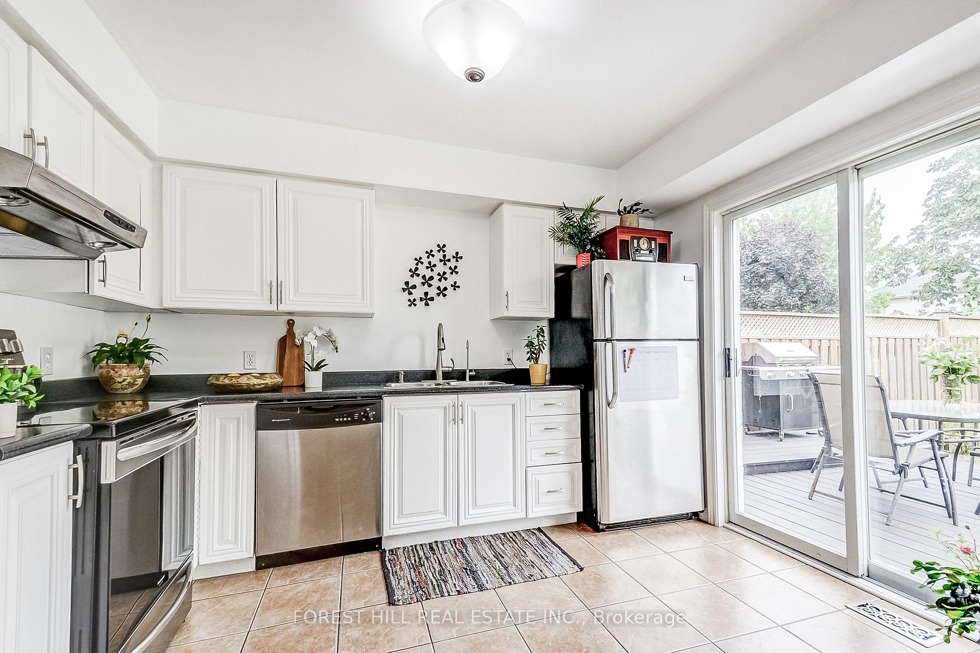 Photo 12 of 61 Hearthstone Crescent, Clarington, Courtice — HOMEH