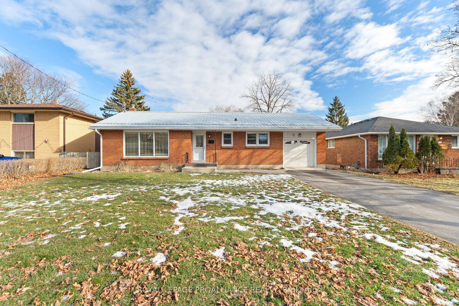 Photo 1 of 17 Melrose Crescent, Belleville, Belleville Ward — HOMEH