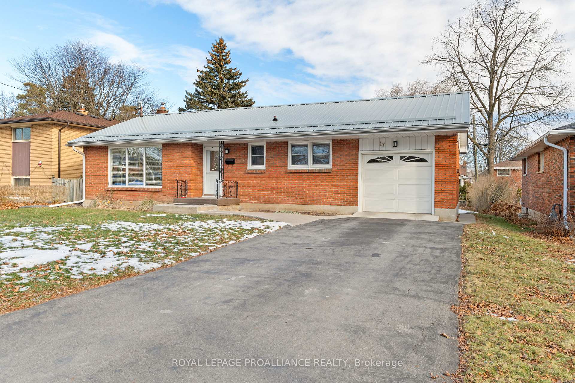 Photo 3 of 17 Melrose Crescent, Belleville, Belleville Ward — HOMEH