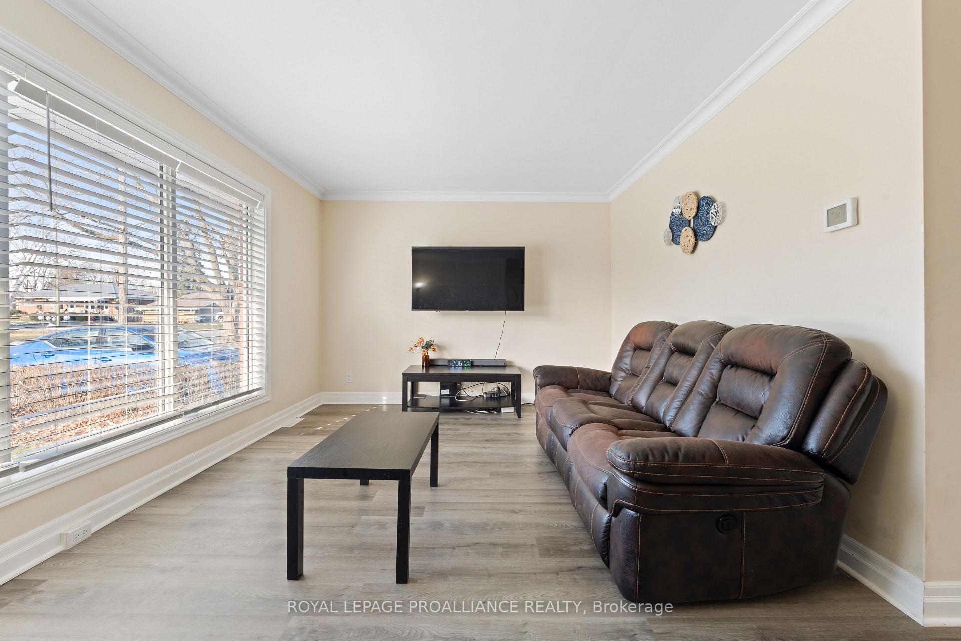 Photo 7 of 17 Melrose Crescent, Belleville, Belleville Ward — HOMEH