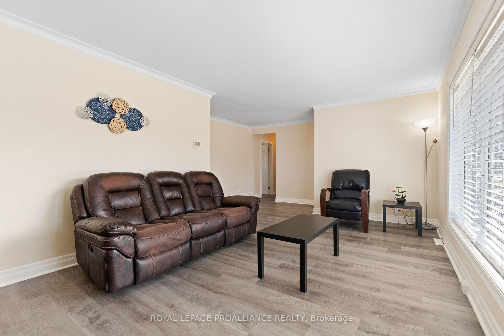 Photo 8 of 17 Melrose Crescent, Belleville, Belleville Ward — HOMEH
