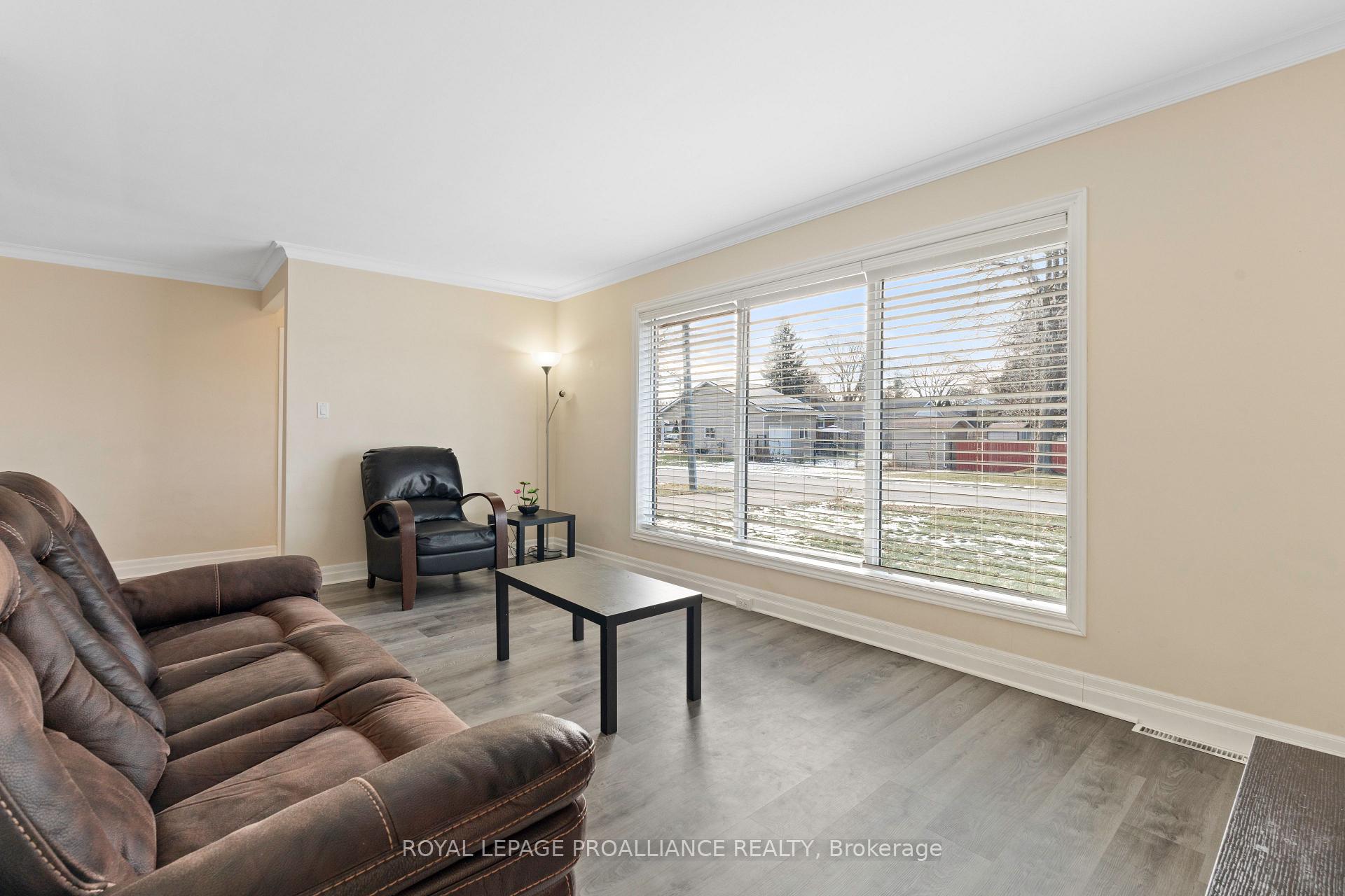 Photo 23 of 17 Melrose Crescent, Belleville, Belleville Ward — HOMEH
