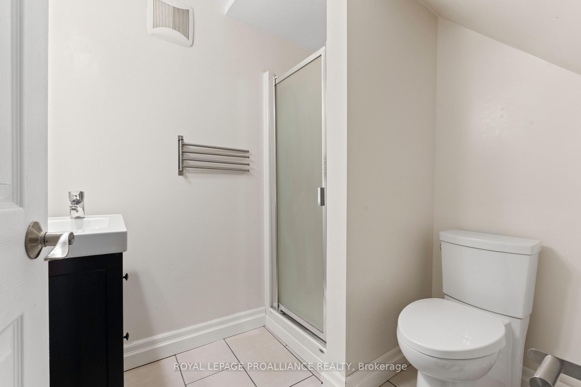 Photo 31 of 17 Melrose Crescent, Belleville, Belleville Ward — HOMEH