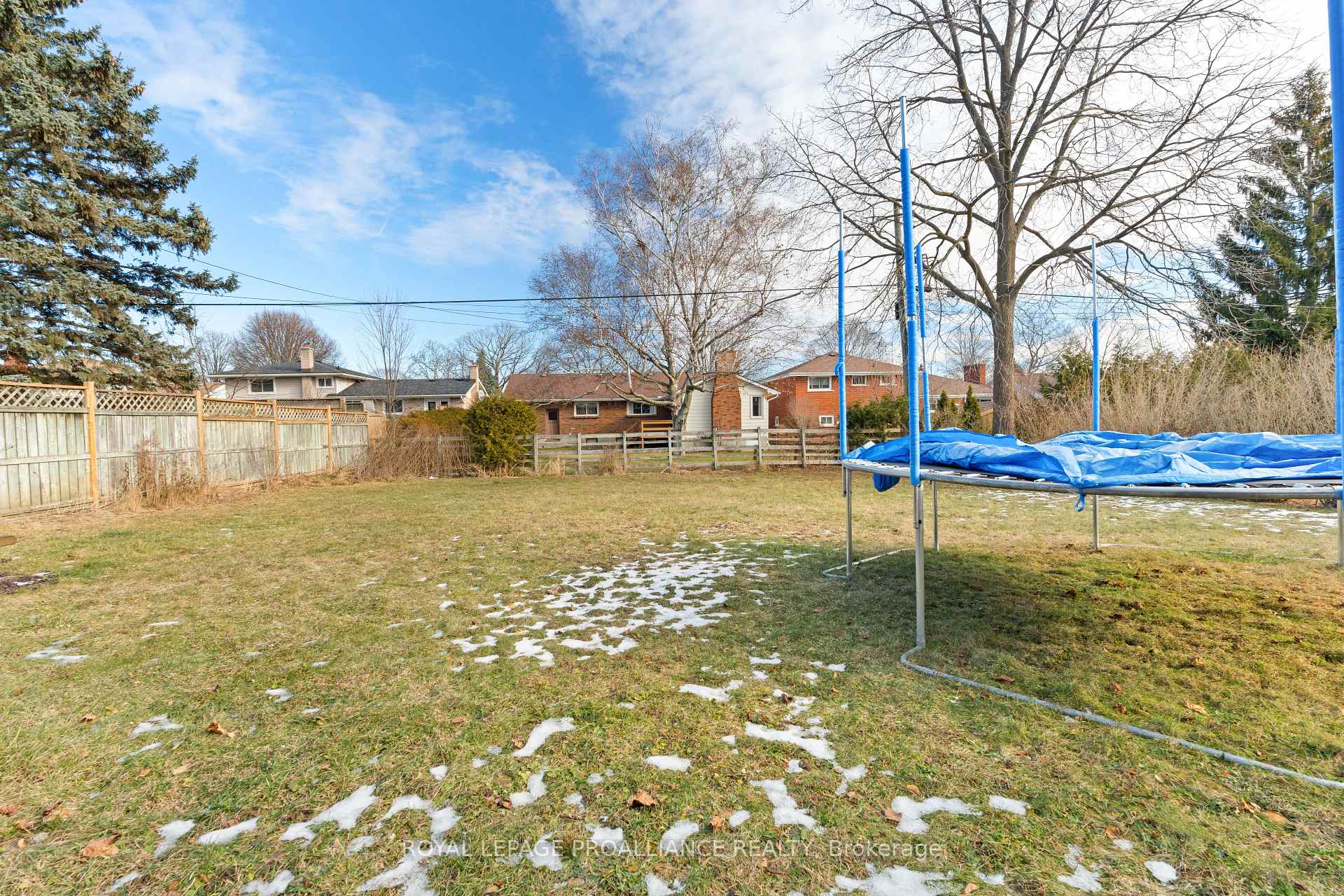 Photo 37 of 17 Melrose Crescent, Belleville, Belleville Ward — HOMEH