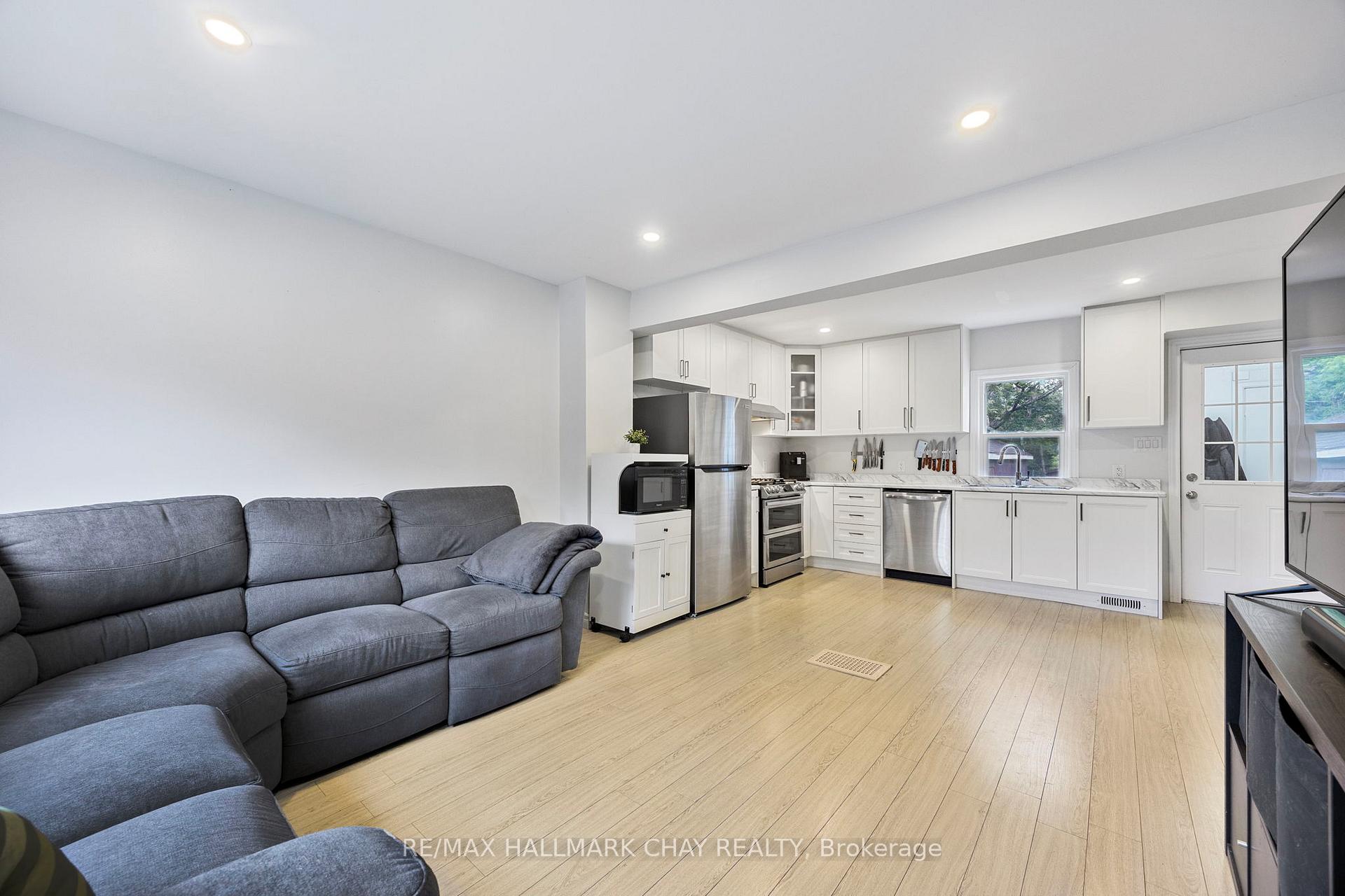 Photo 4 of 154 Sanford Street, Barrie, Sanford — HOMEH