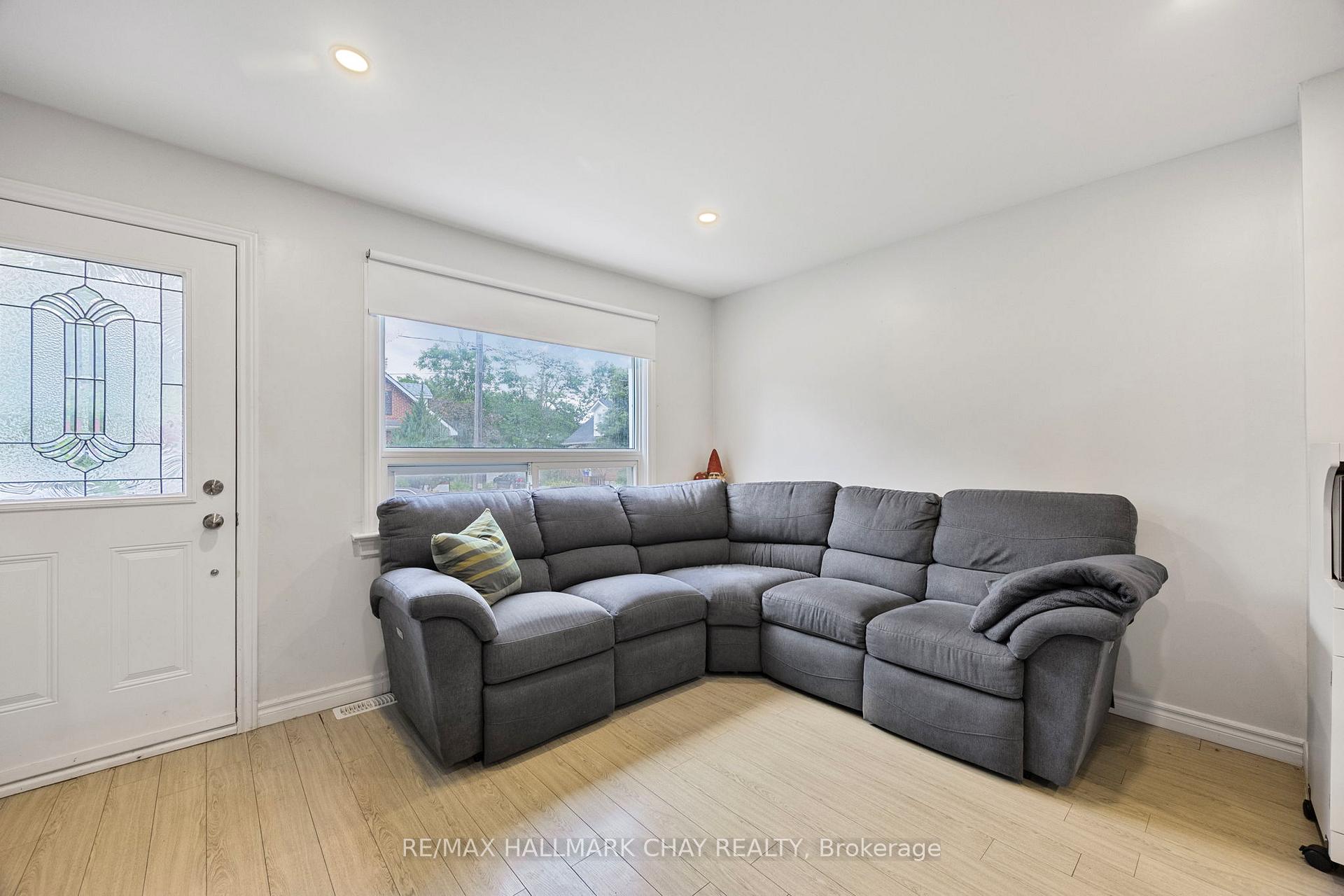 Photo 5 of 154 Sanford Street, Barrie, Sanford — HOMEH
