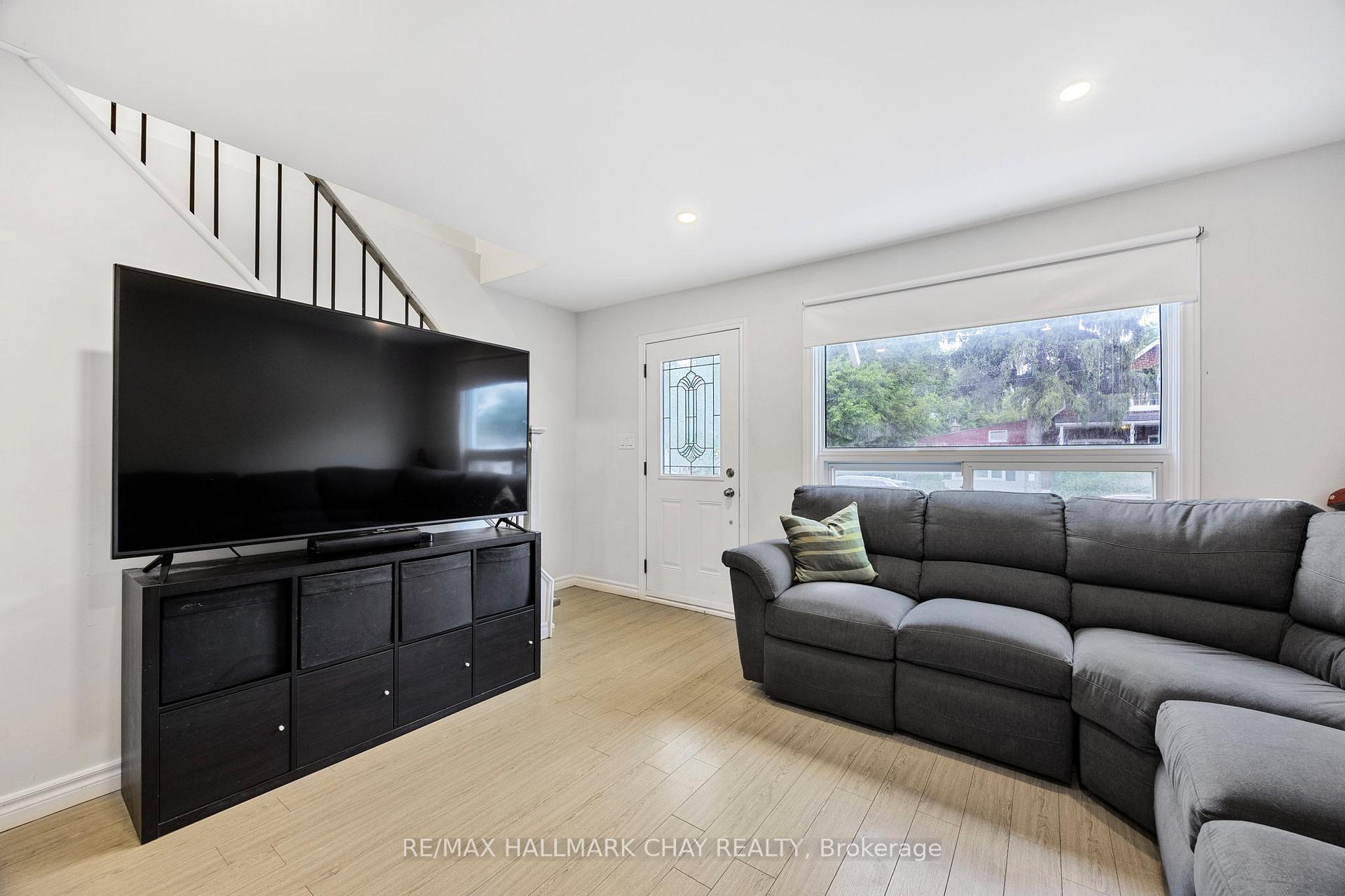 Photo 7 of 154 Sanford Street, Barrie, Sanford — HOMEH
