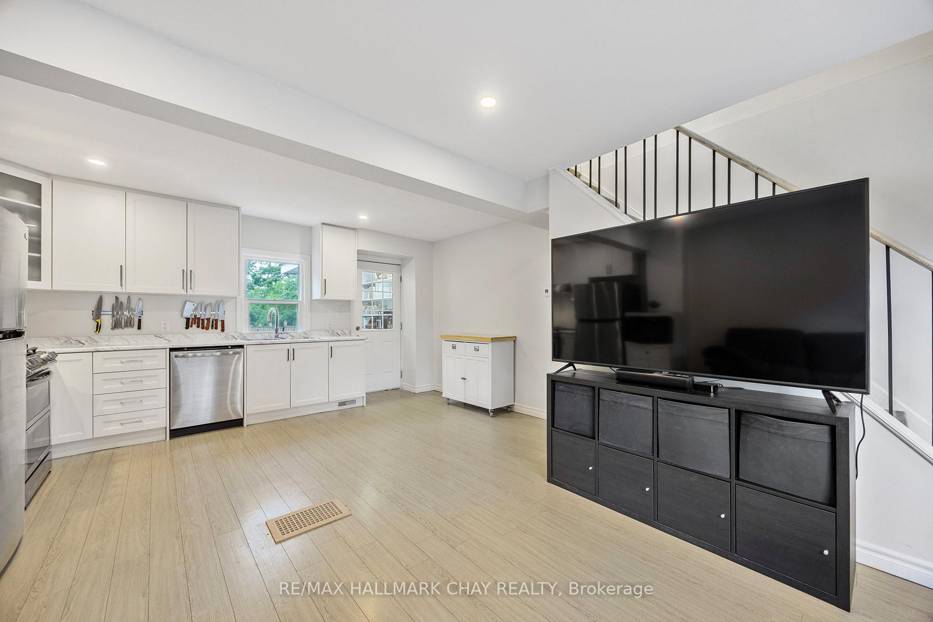 Photo 8 of 154 Sanford Street, Barrie, Sanford — HOMEH