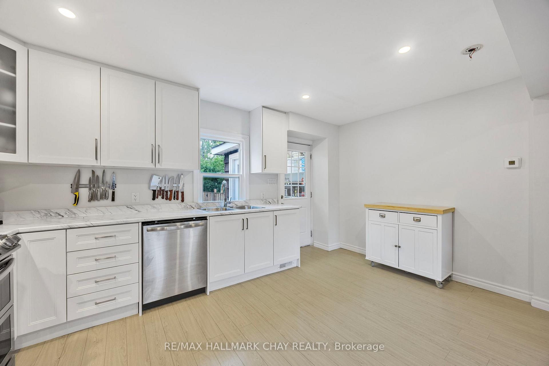Photo 9 of 154 Sanford Street, Barrie, Sanford — HOMEH