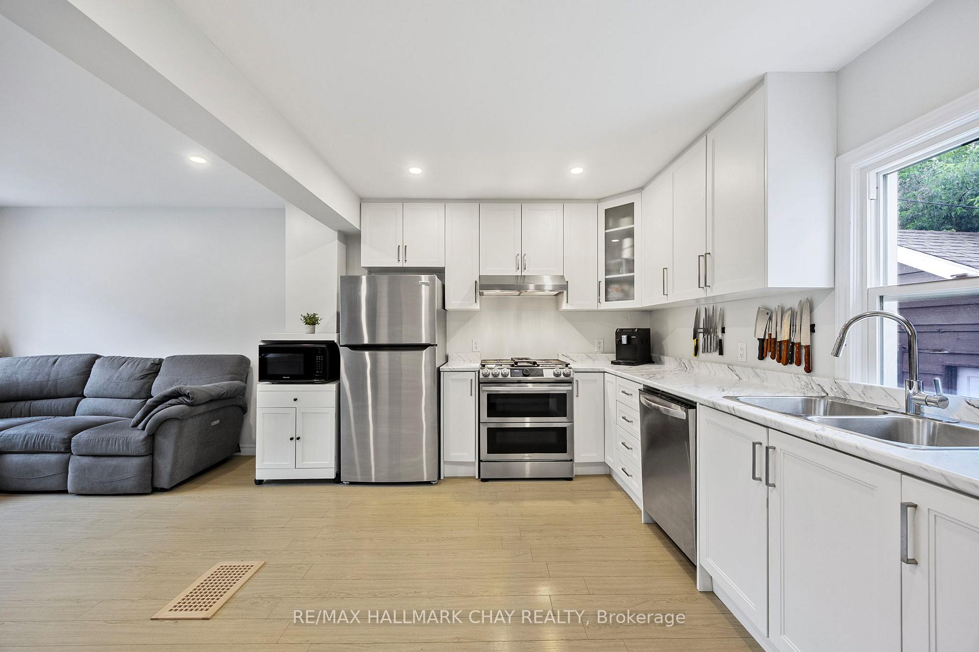 Photo 13 of 154 Sanford Street, Barrie, Sanford — HOMEH