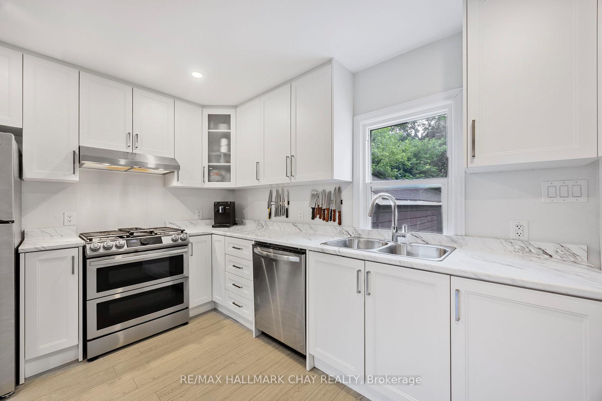 Photo 15 of 154 Sanford Street, Barrie, Sanford — HOMEH
