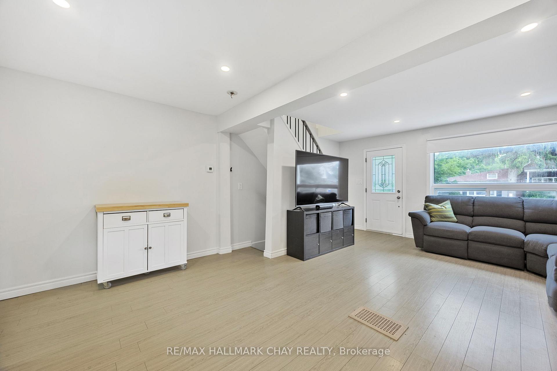 Photo 16 of 154 Sanford Street, Barrie, Sanford — HOMEH
