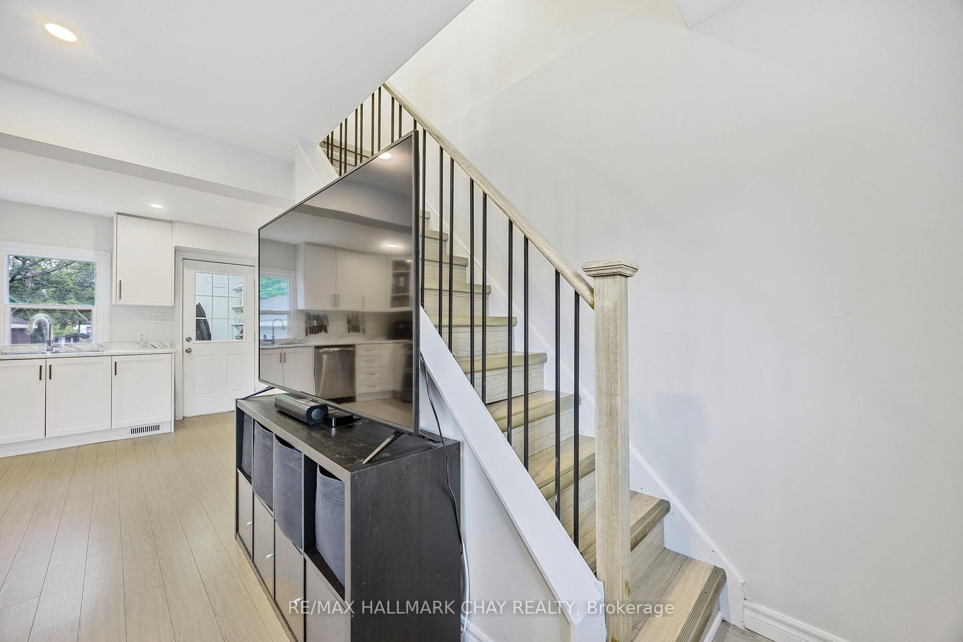 Photo 17 of 154 Sanford Street, Barrie, Sanford — HOMEH