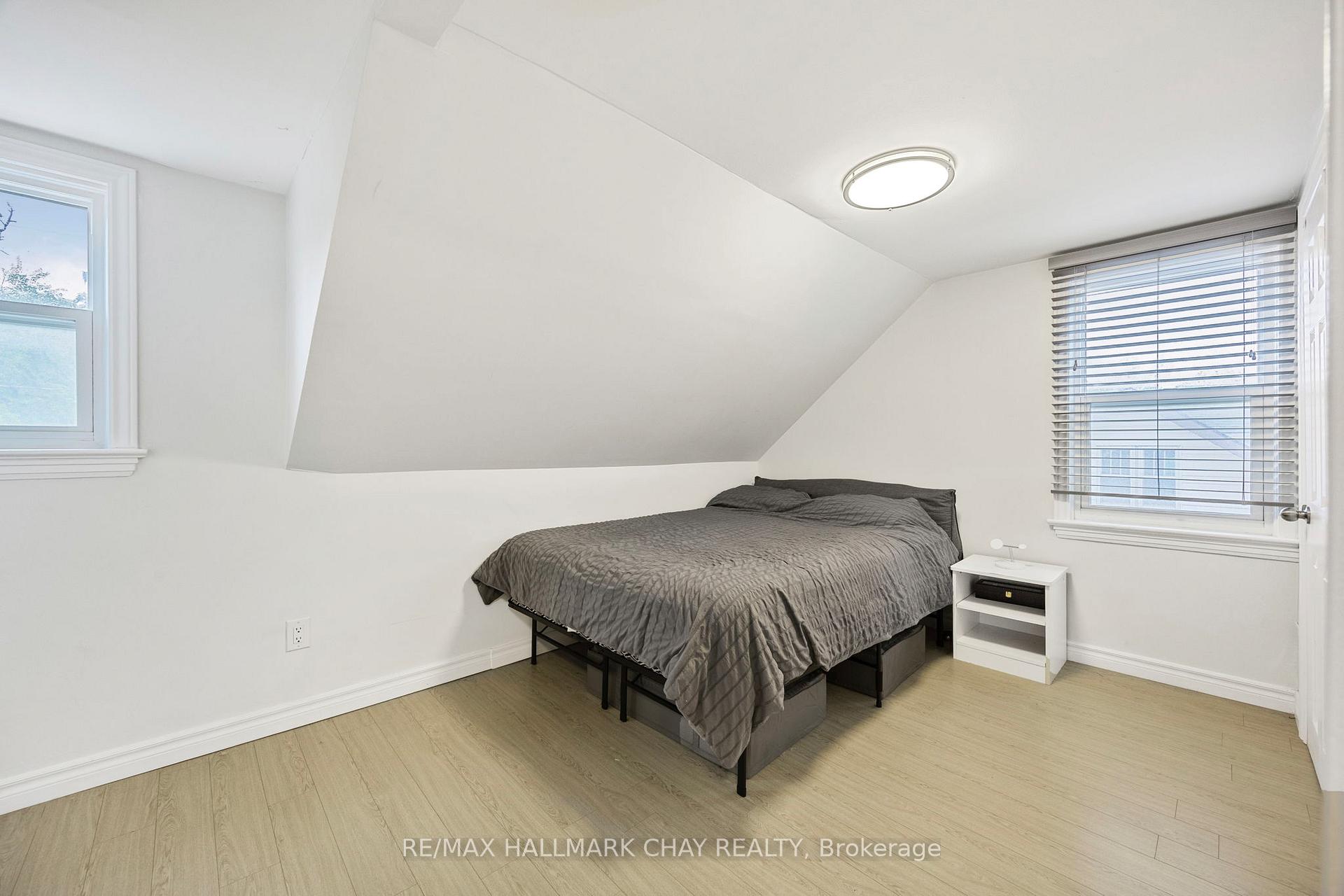 Photo 19 of 154 Sanford Street, Barrie, Sanford — HOMEH