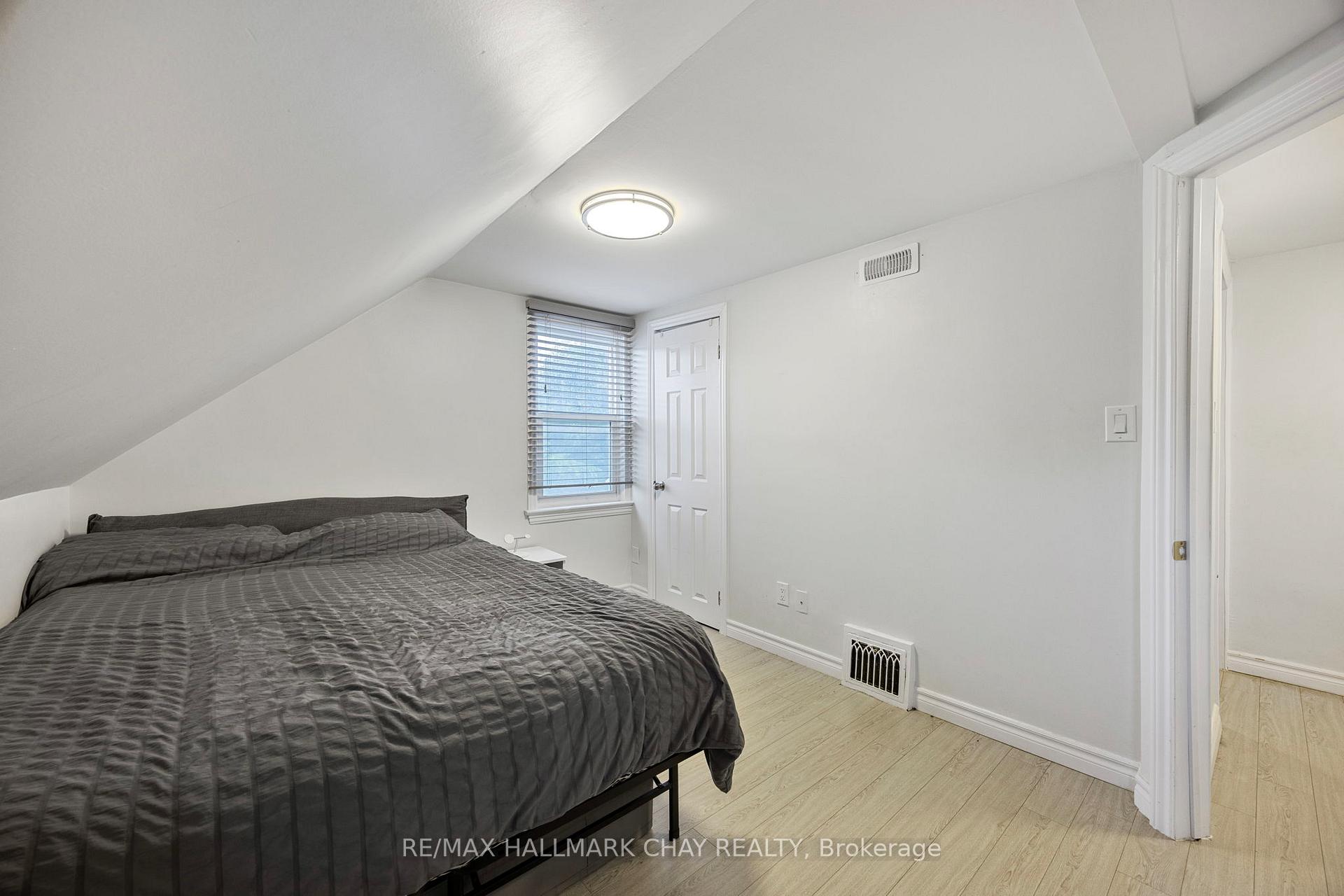 Photo 20 of 154 Sanford Street, Barrie, Sanford — HOMEH