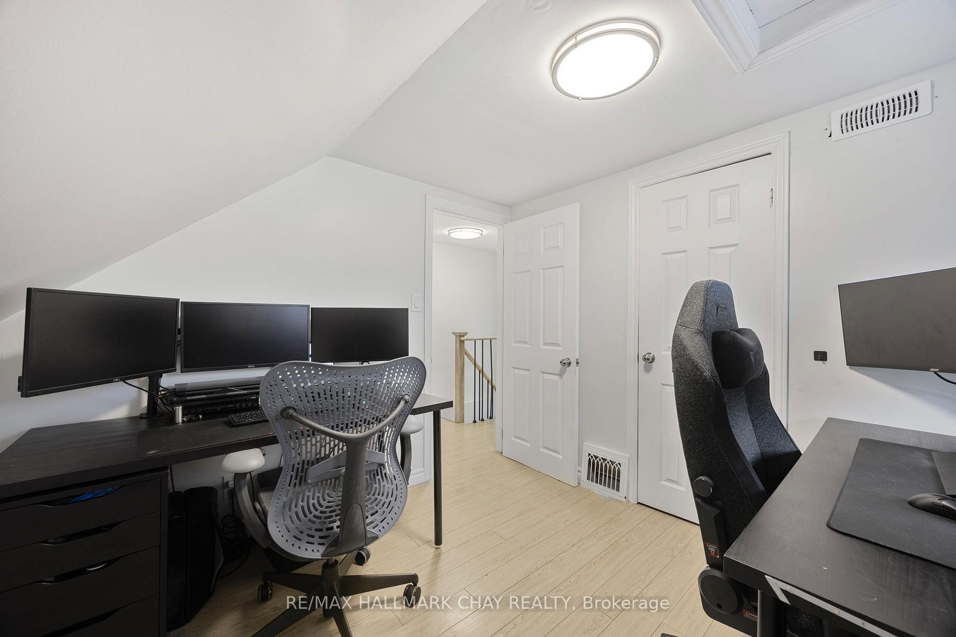 Photo 23 of 154 Sanford Street, Barrie, Sanford — HOMEH