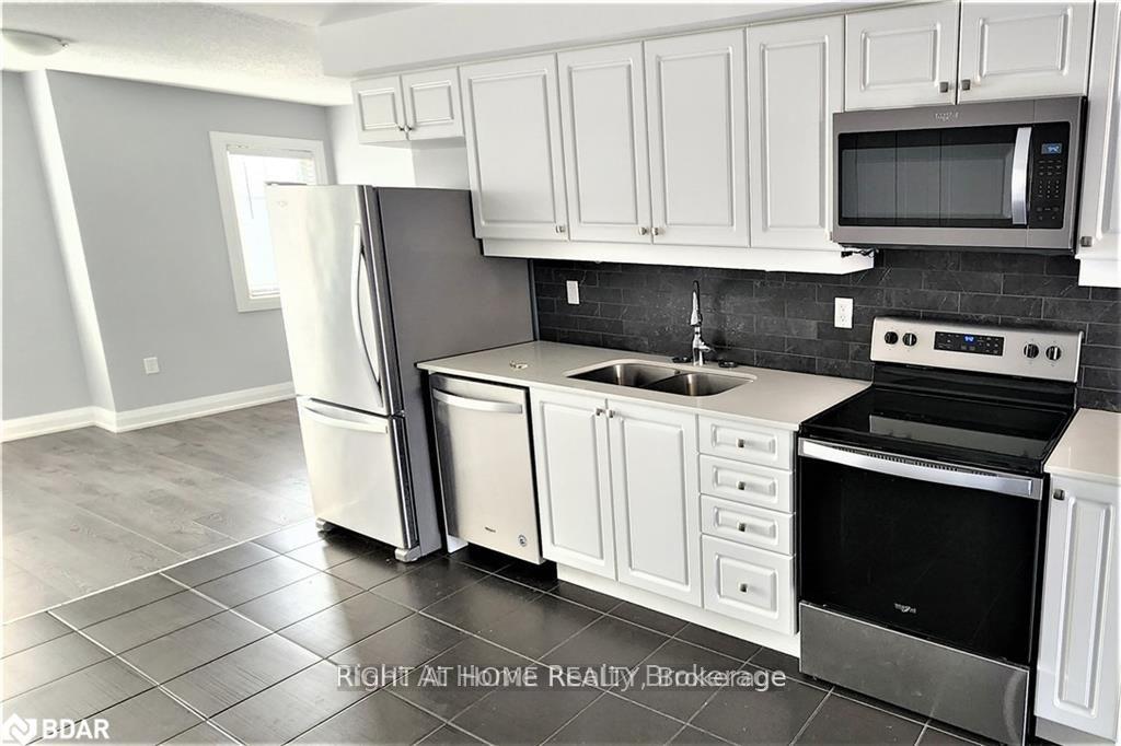Photo 3 of 25 Andean Lane, Barrie, Rural Barrie Southwest — HOMEH