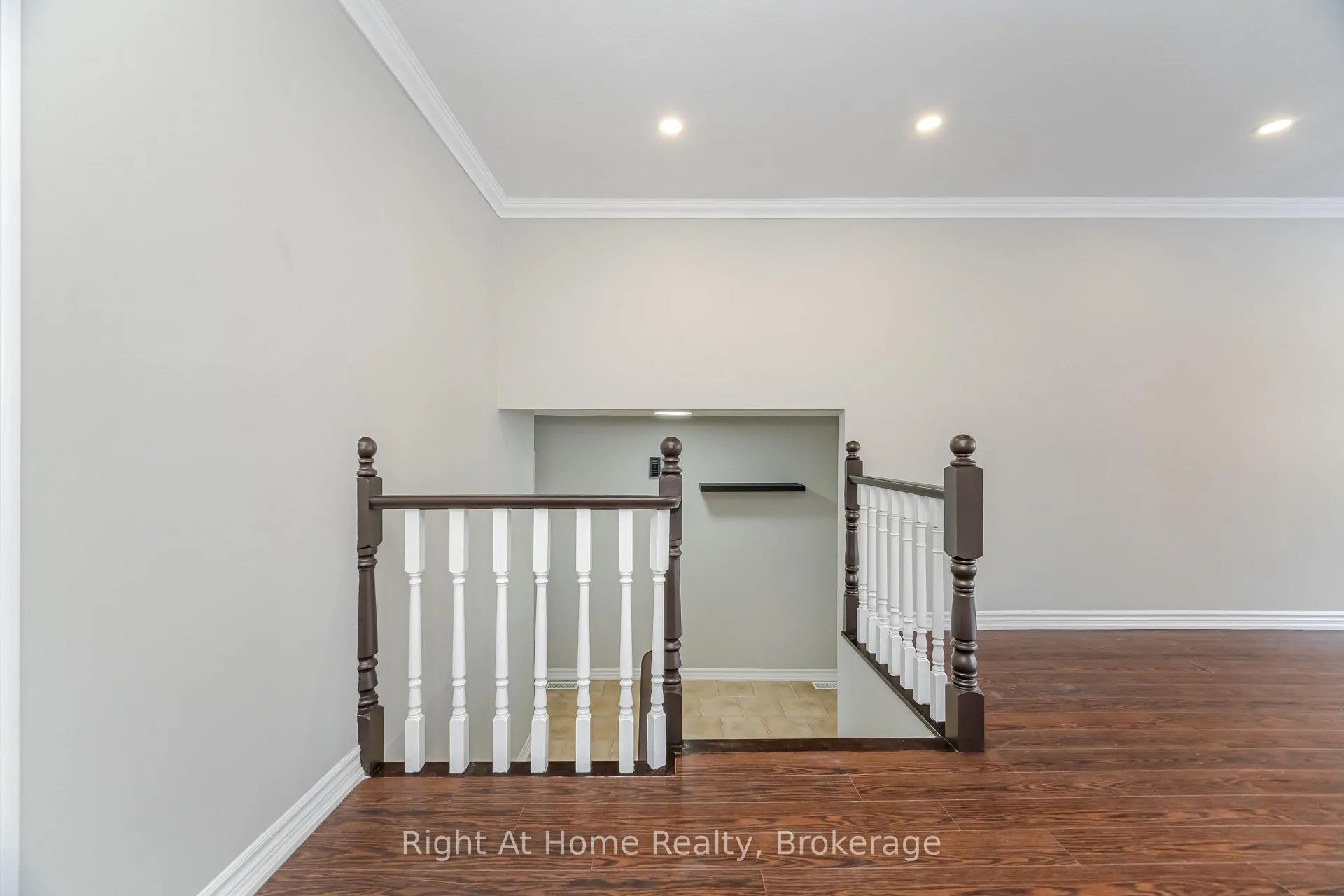Photo 8 of 364 Red Oak Avenue, Hamilton, Stoney Creek — HOMEH
