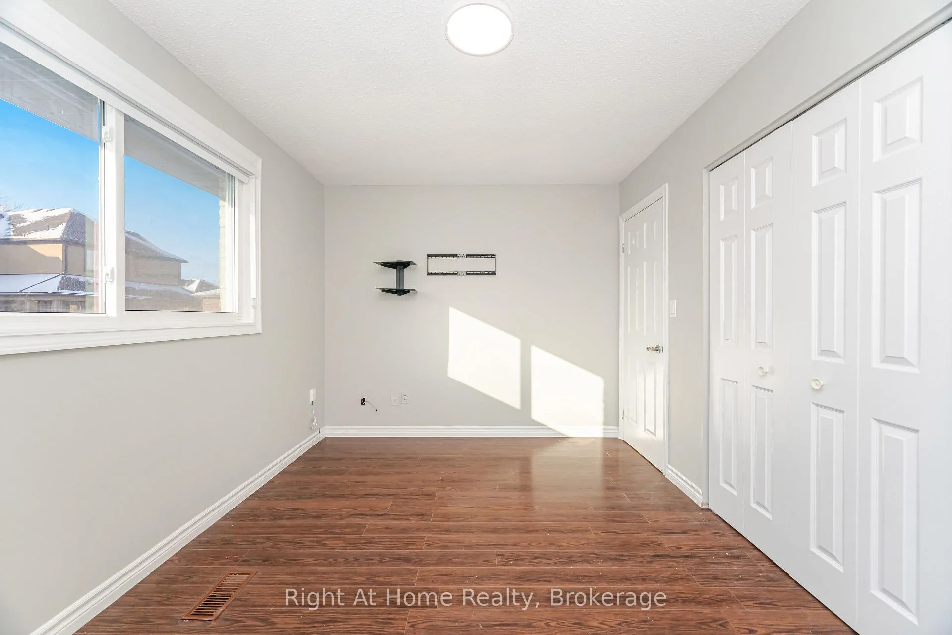 Photo 26 of 364 Red Oak Avenue, Hamilton, Stoney Creek — HOMEH