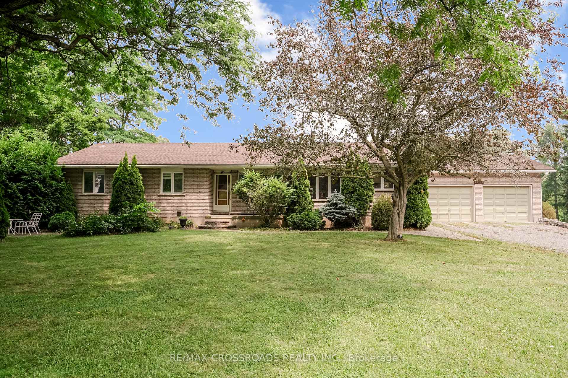 Front of 2292 Baseline Road W