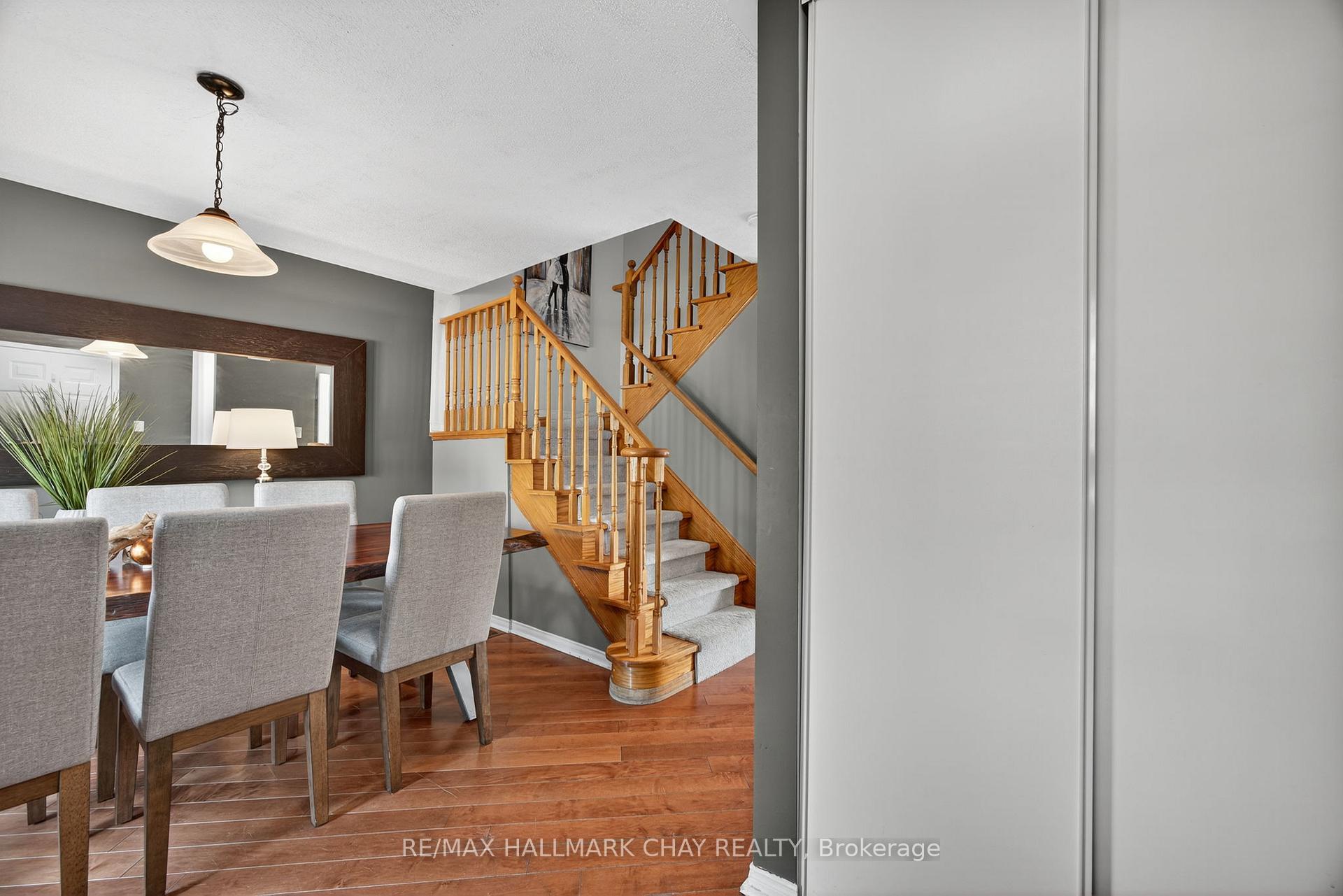 Photo 3 of 133 Trevino Circle, Barrie, East Bayfield — HOMEH