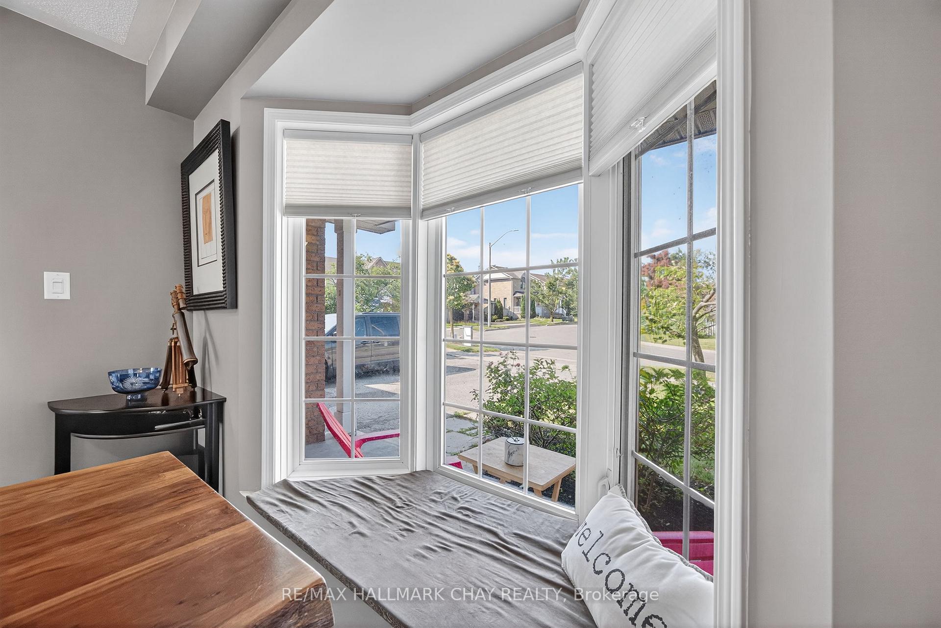 Photo 9 of 133 Trevino Circle, Barrie, East Bayfield — HOMEH