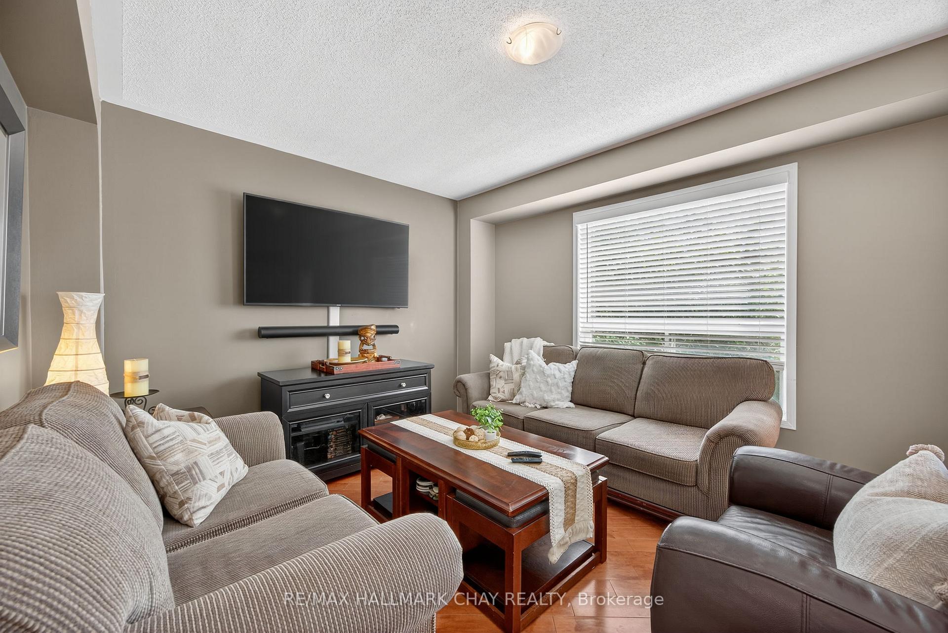 Photo 11 of 133 Trevino Circle, Barrie, East Bayfield — HOMEH